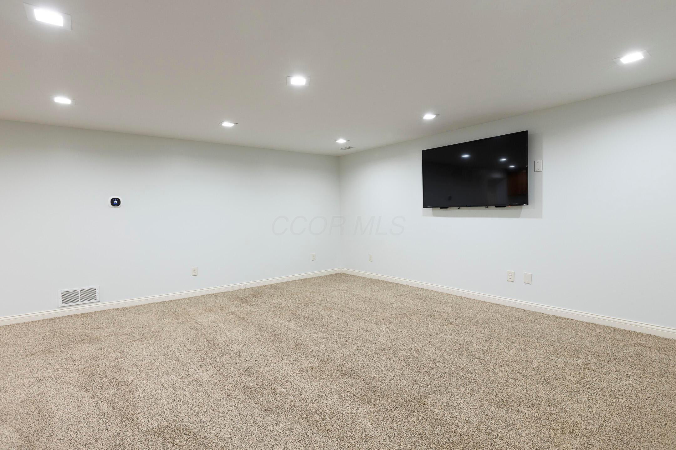 6290 Harlem Road Property Photo 49