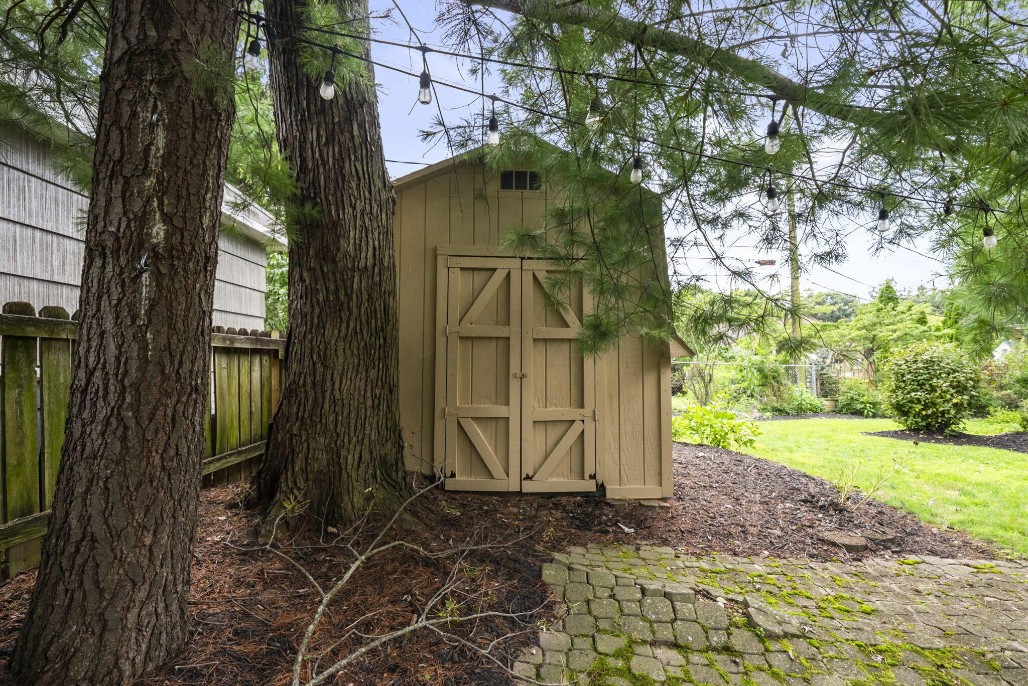 285 Beverly Place Property Photo 32