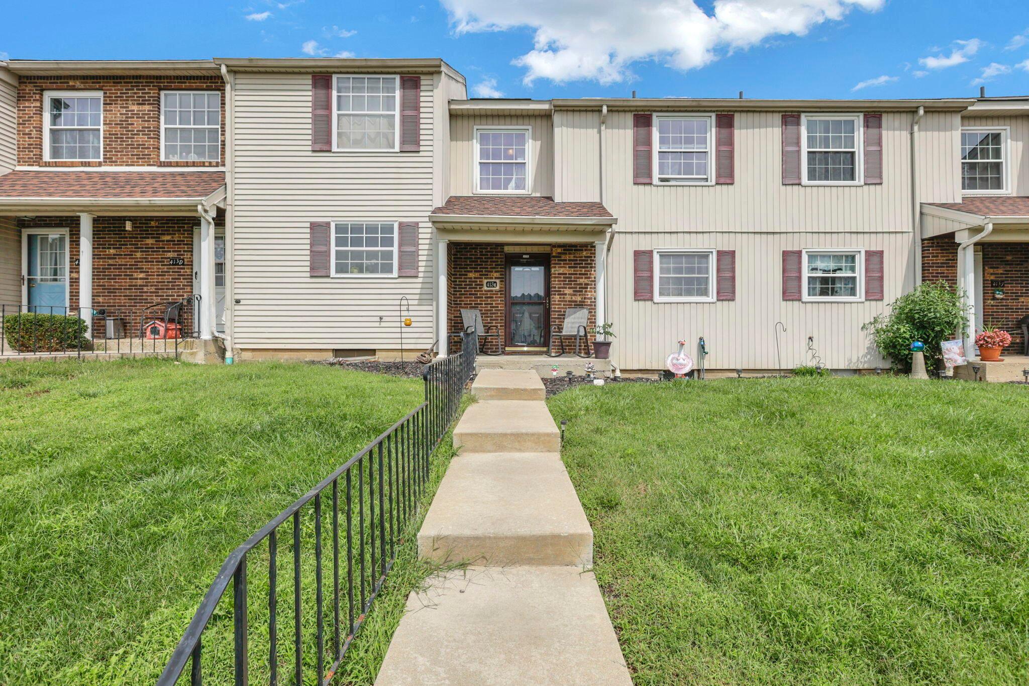 413 Williamsburg Lane Nw, E Property Photo 2
