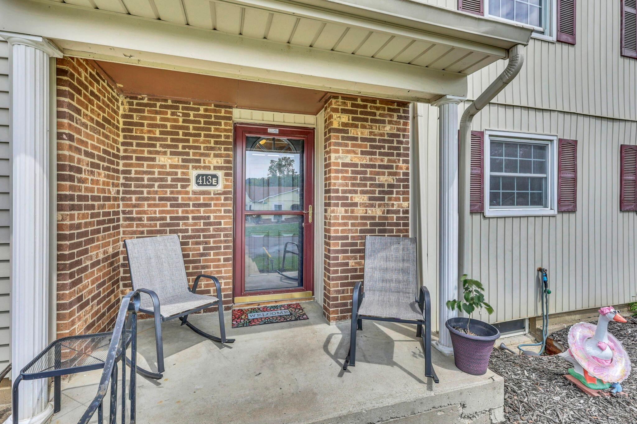 413 Williamsburg Lane Nw, E Property Photo 4