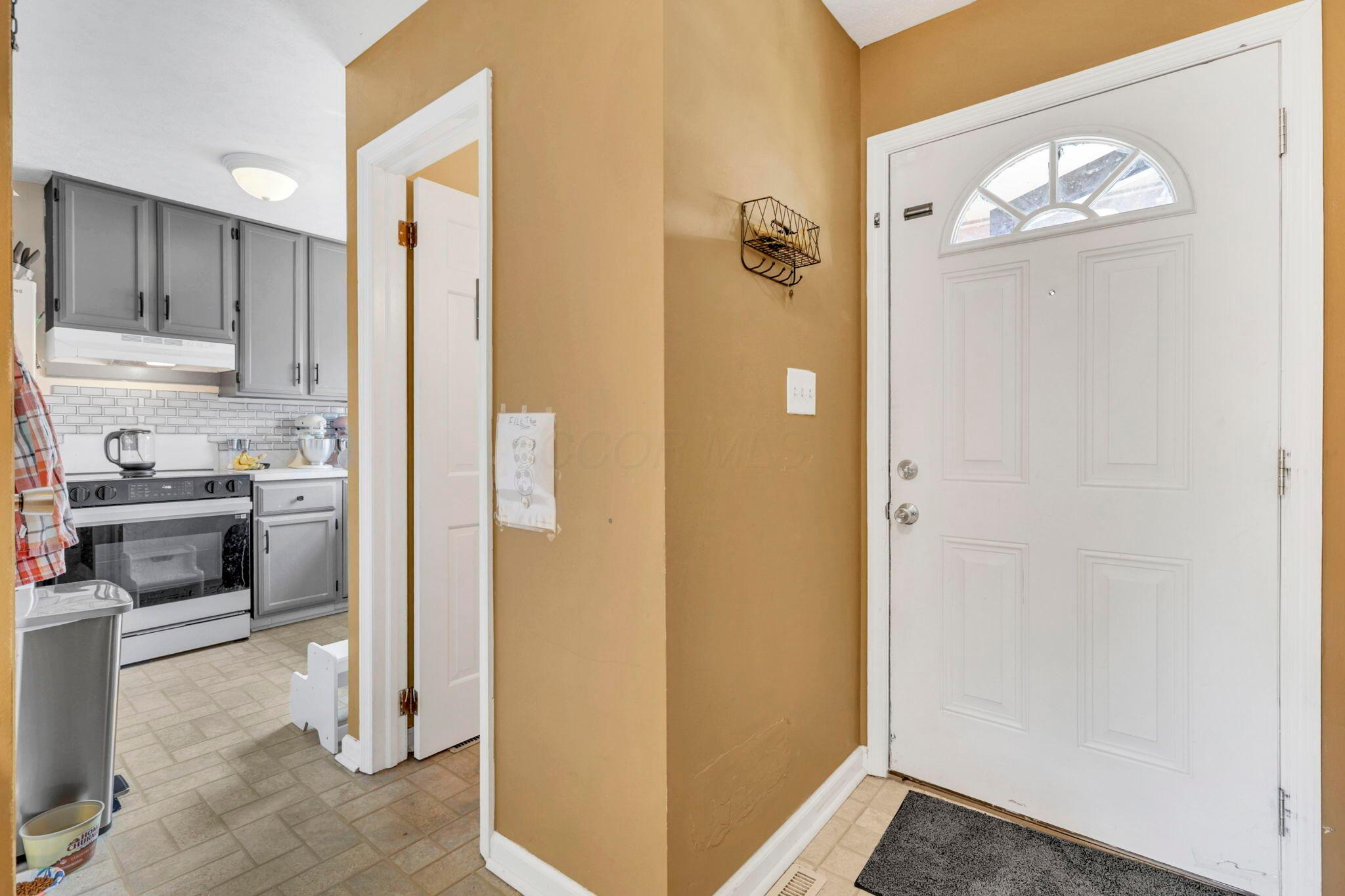 413 Williamsburg Lane Nw, E Property Photo 5