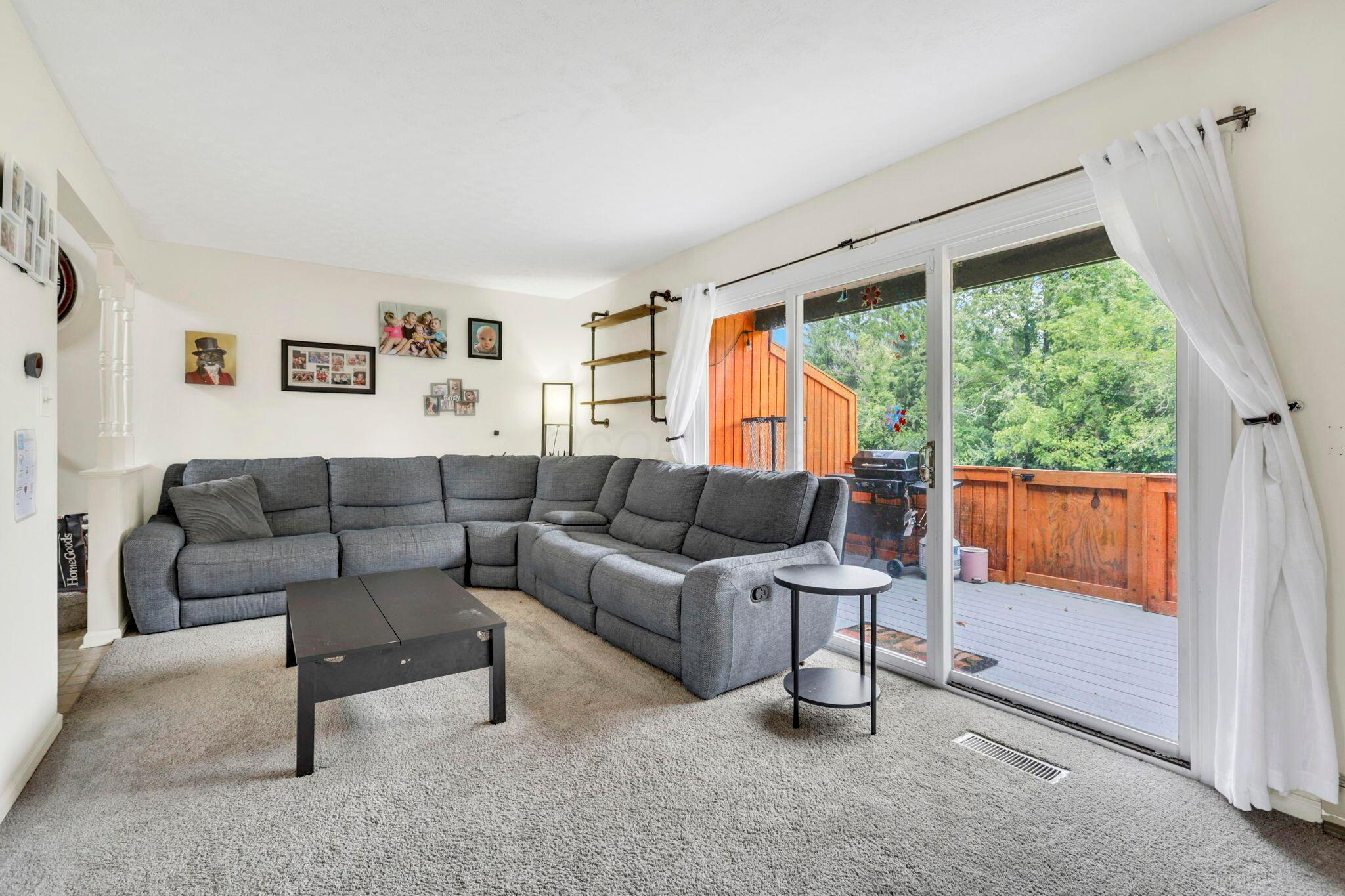 413 Williamsburg Lane Nw, E Property Photo 12