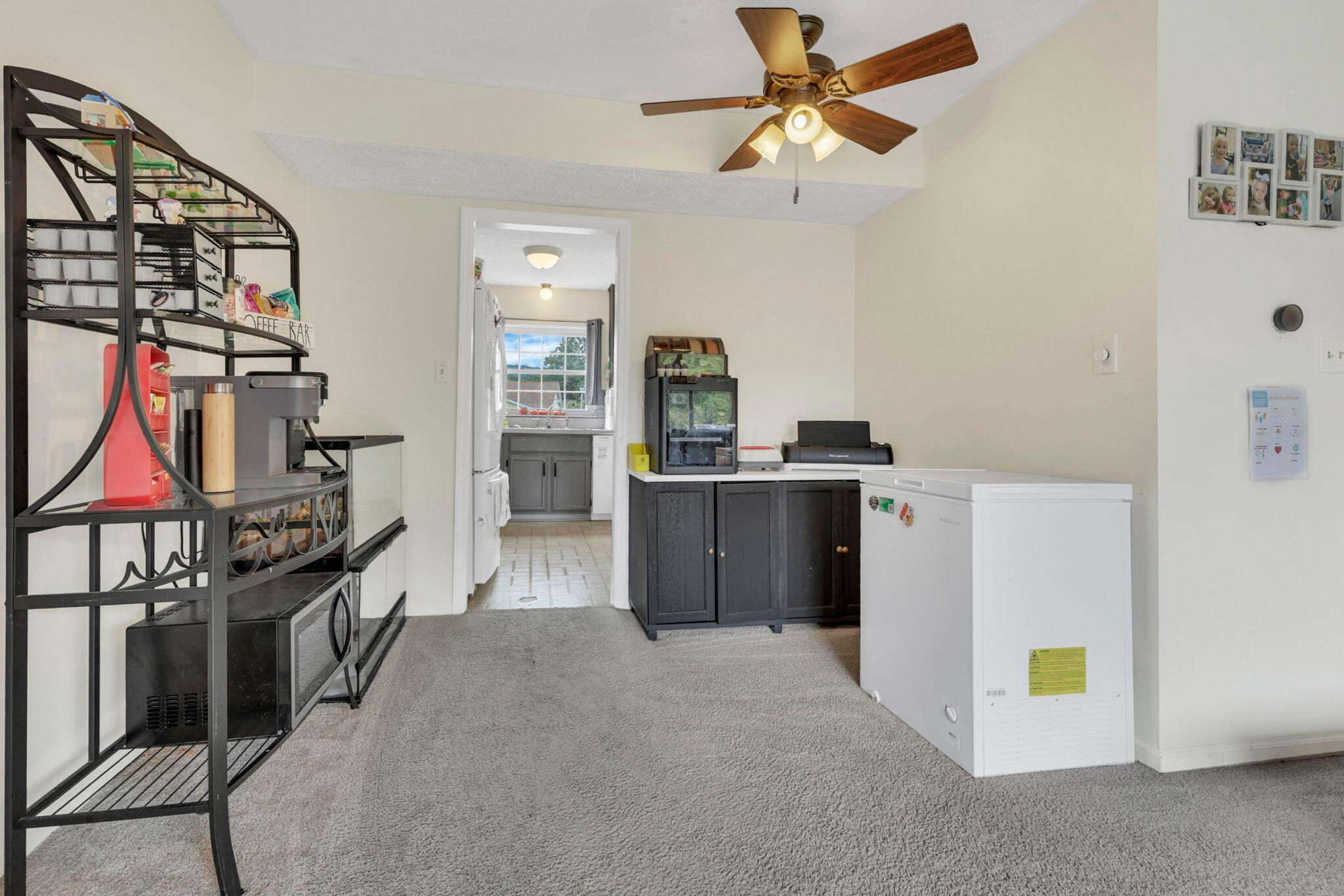 413 Williamsburg Lane Nw, E Property Photo 16