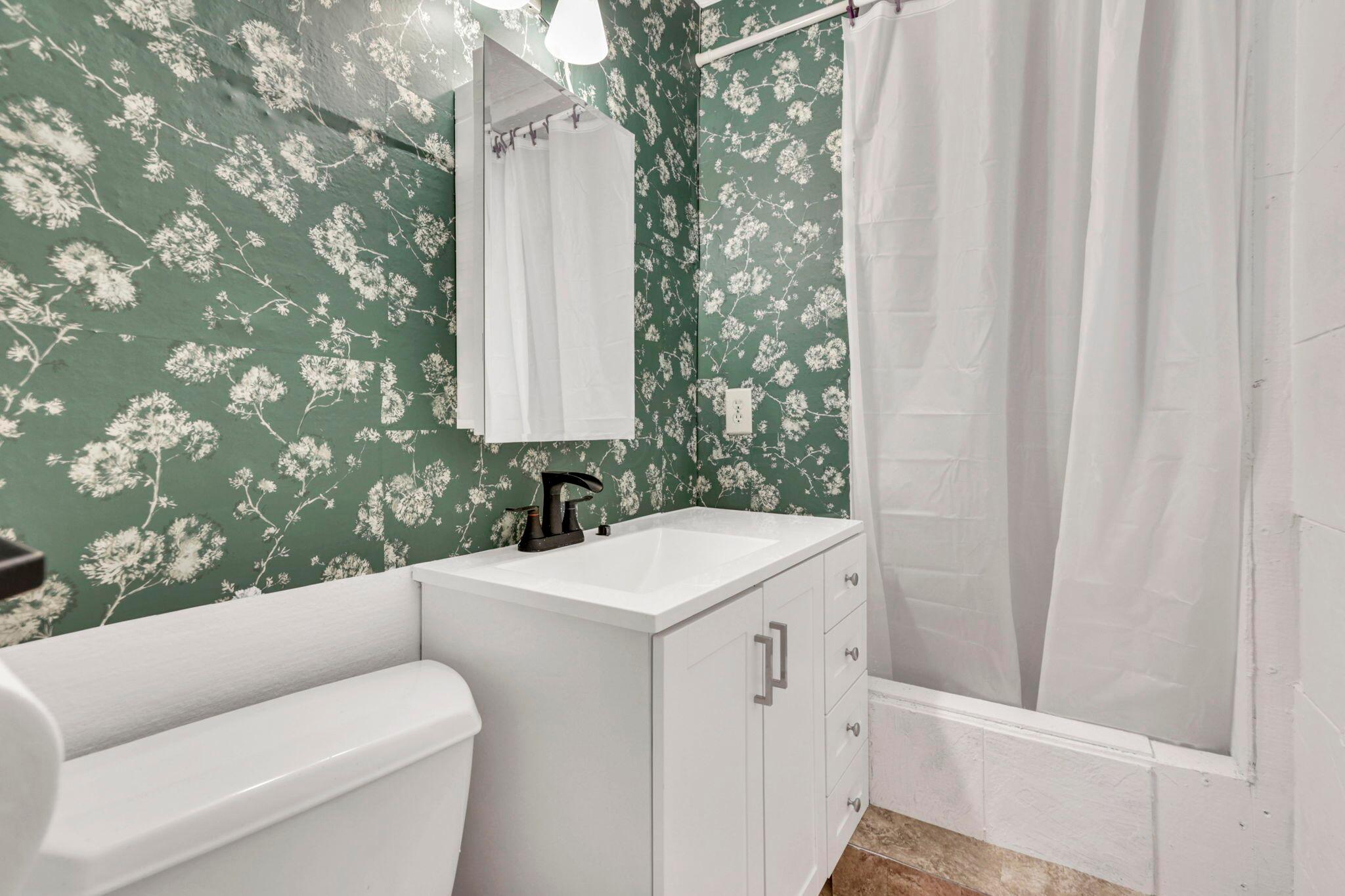 413 Williamsburg Lane Nw, E Property Photo 27
