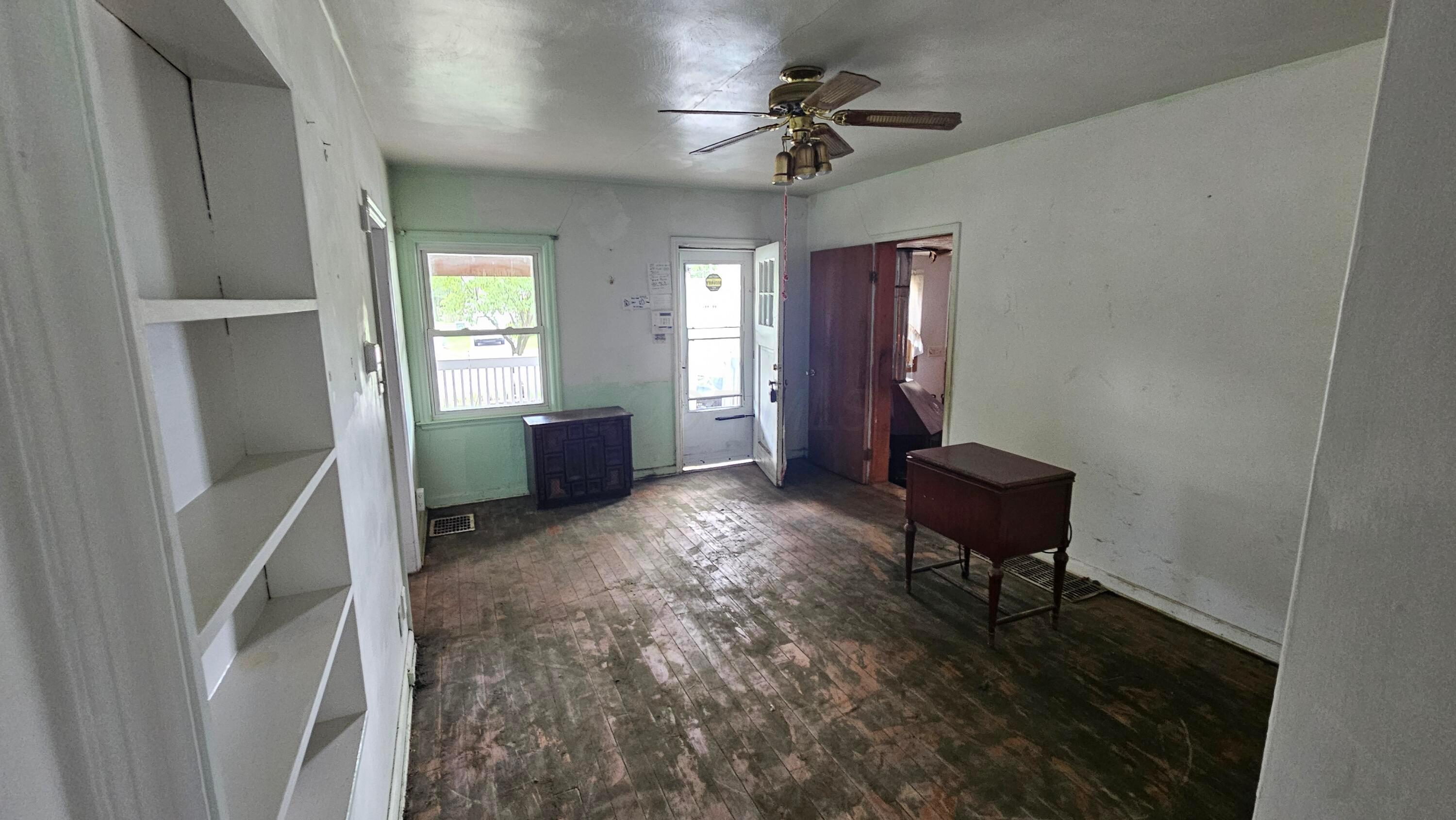 818 E Weber Road Property Photo 13