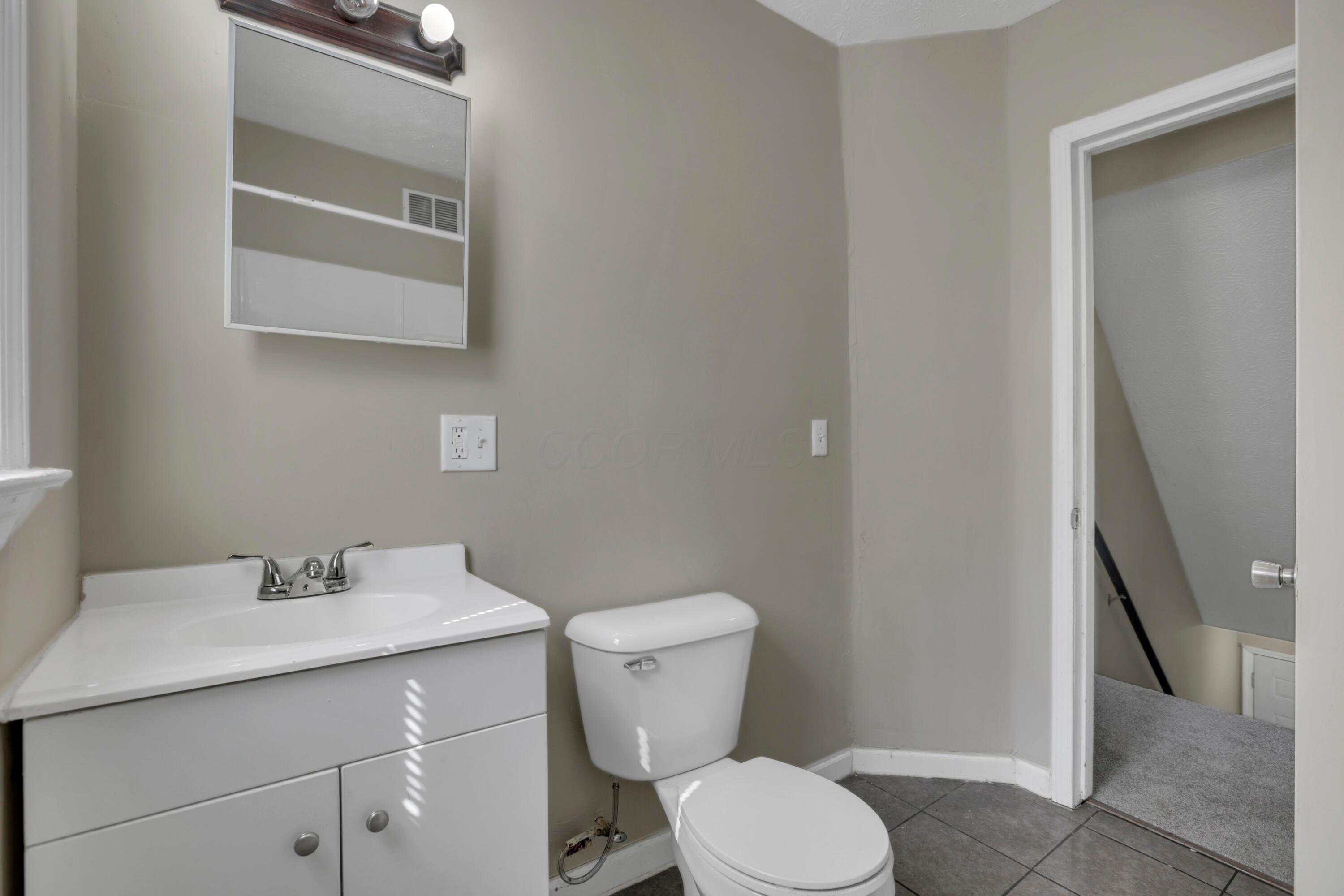 1122 E 23rd Avenue, 1120 Property Photo 23