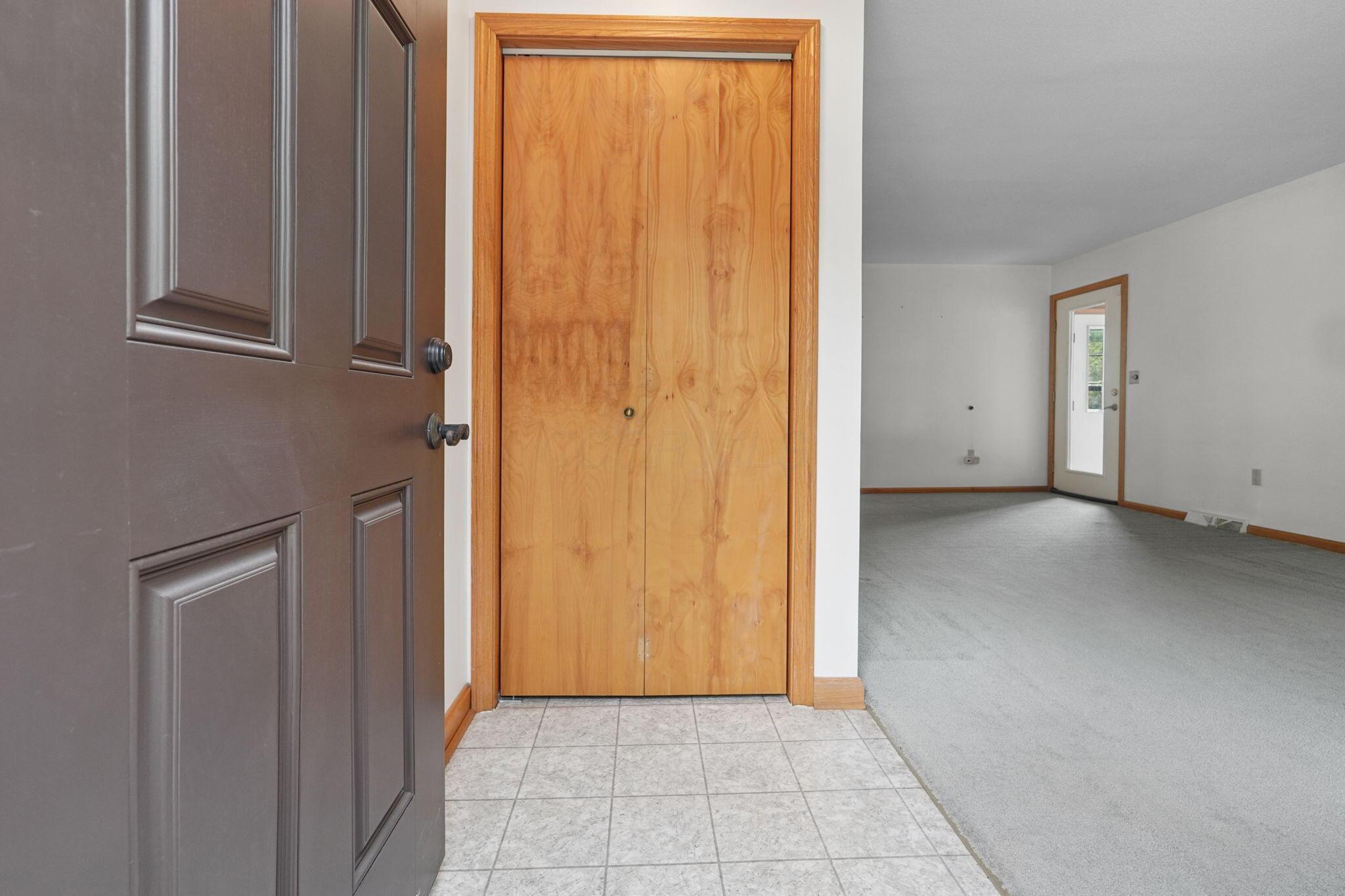 501 E Gambier Street, D Property Photo 5