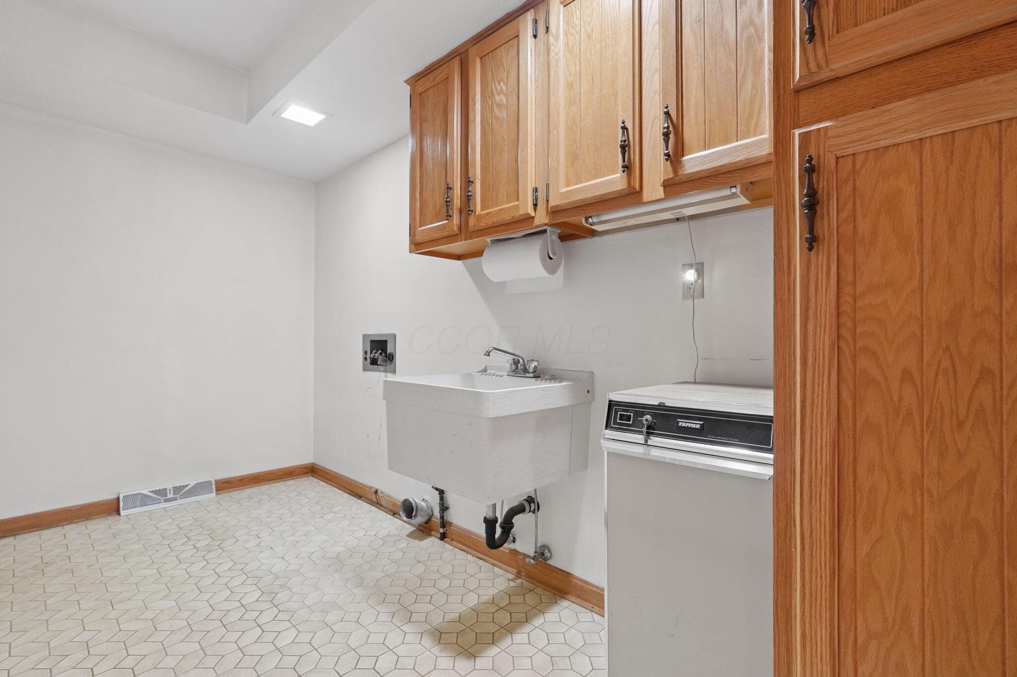 501 E Gambier Street, D Property Photo 23