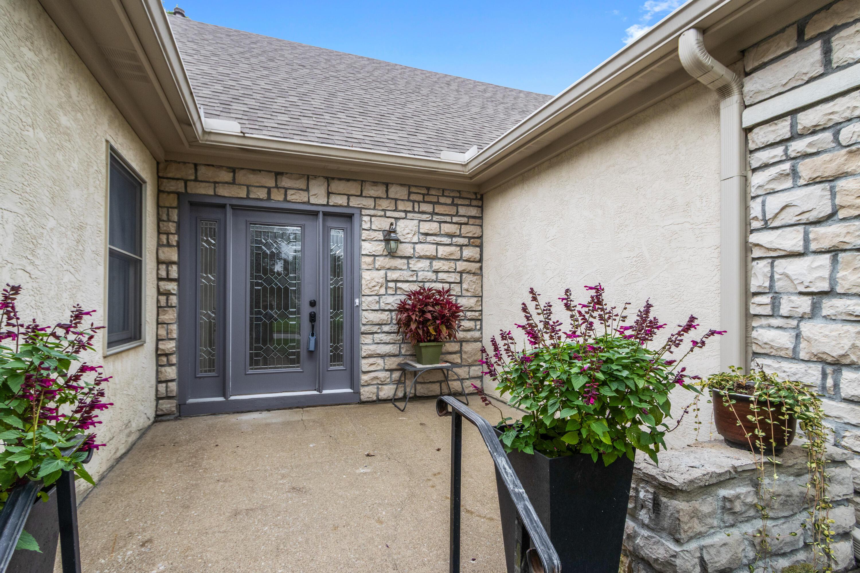 1586 Harrison Pond Drive Property Photo 4