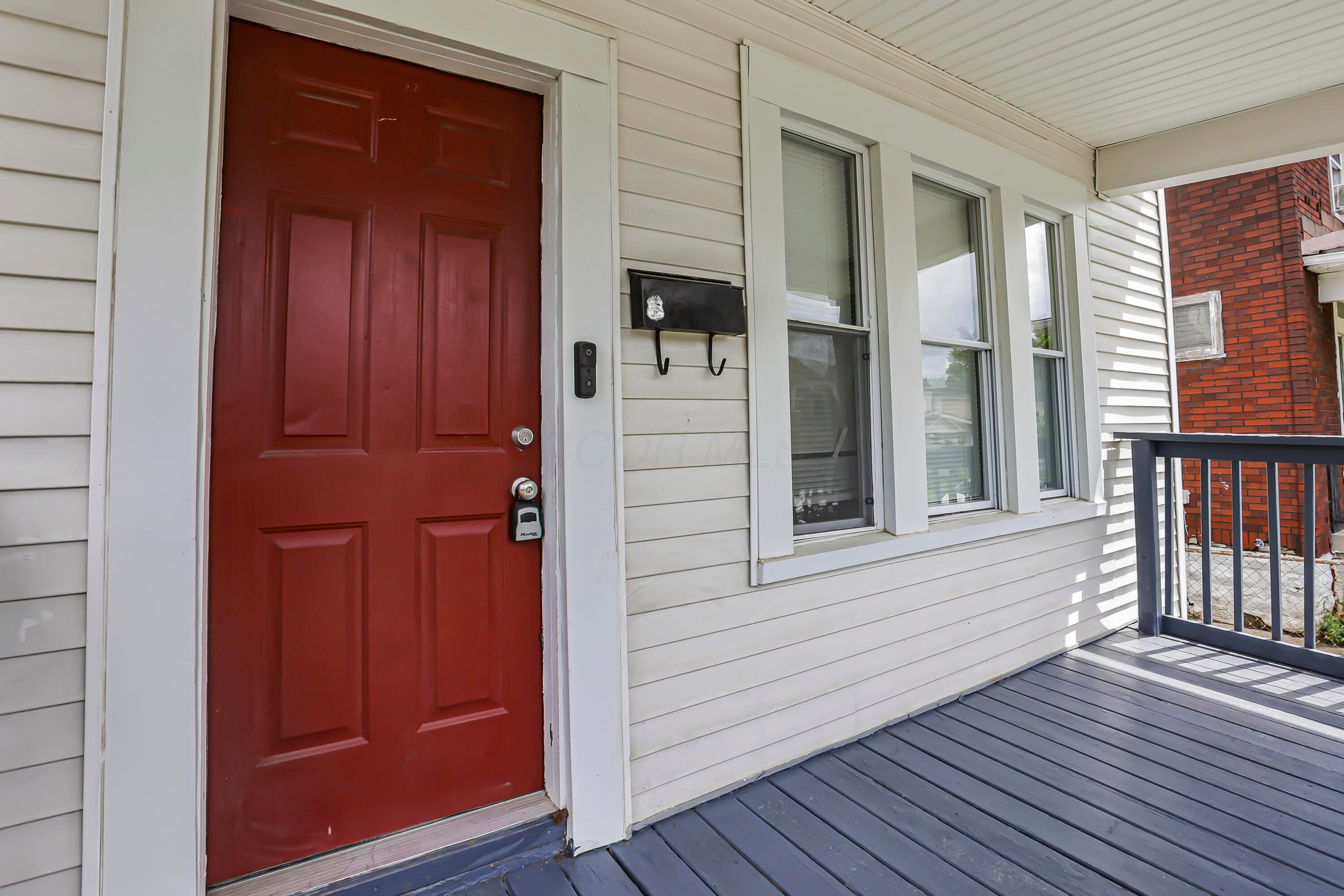 172 S Richardson Avenue Property Photo 1