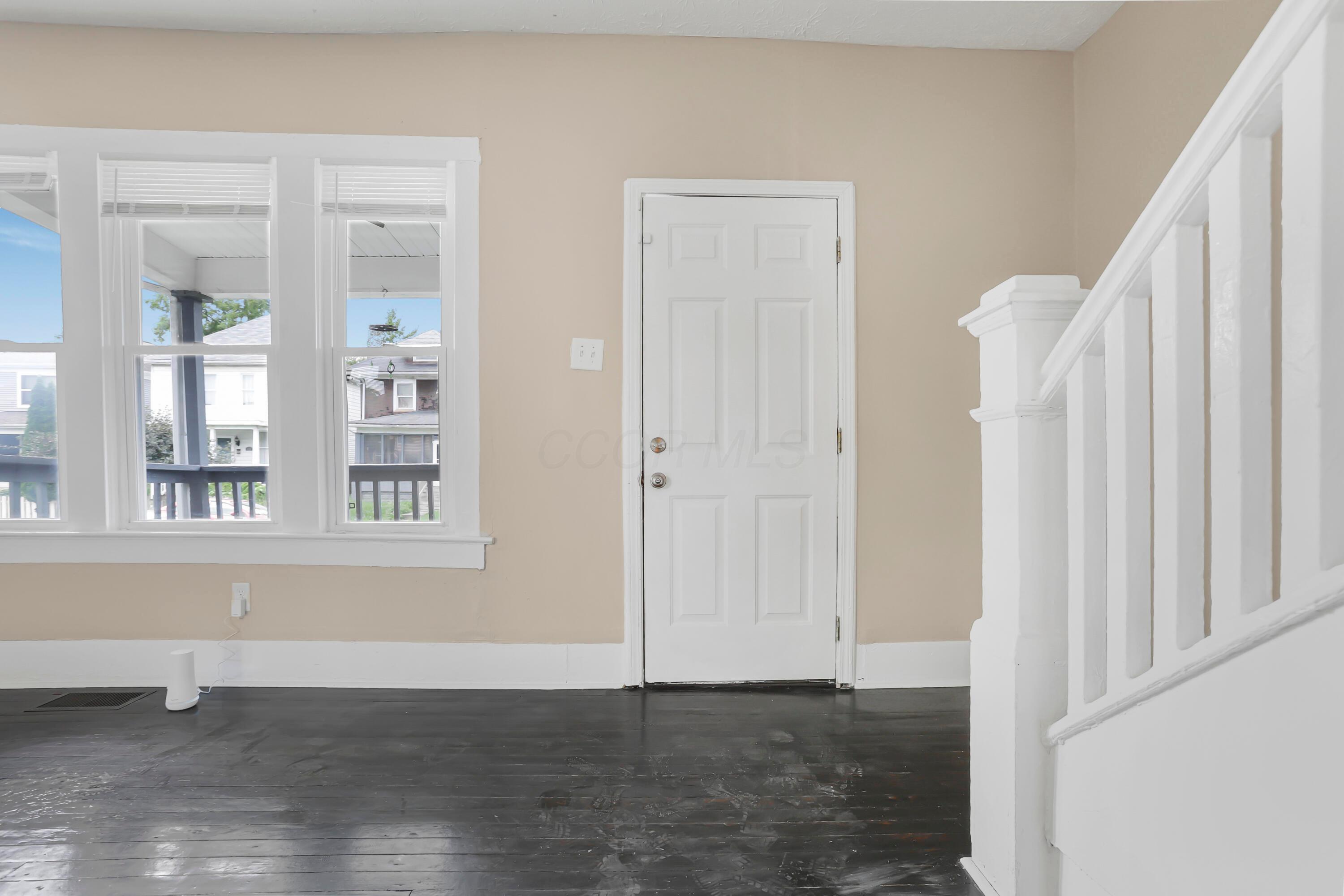 172 S Richardson Avenue Property Photo 4