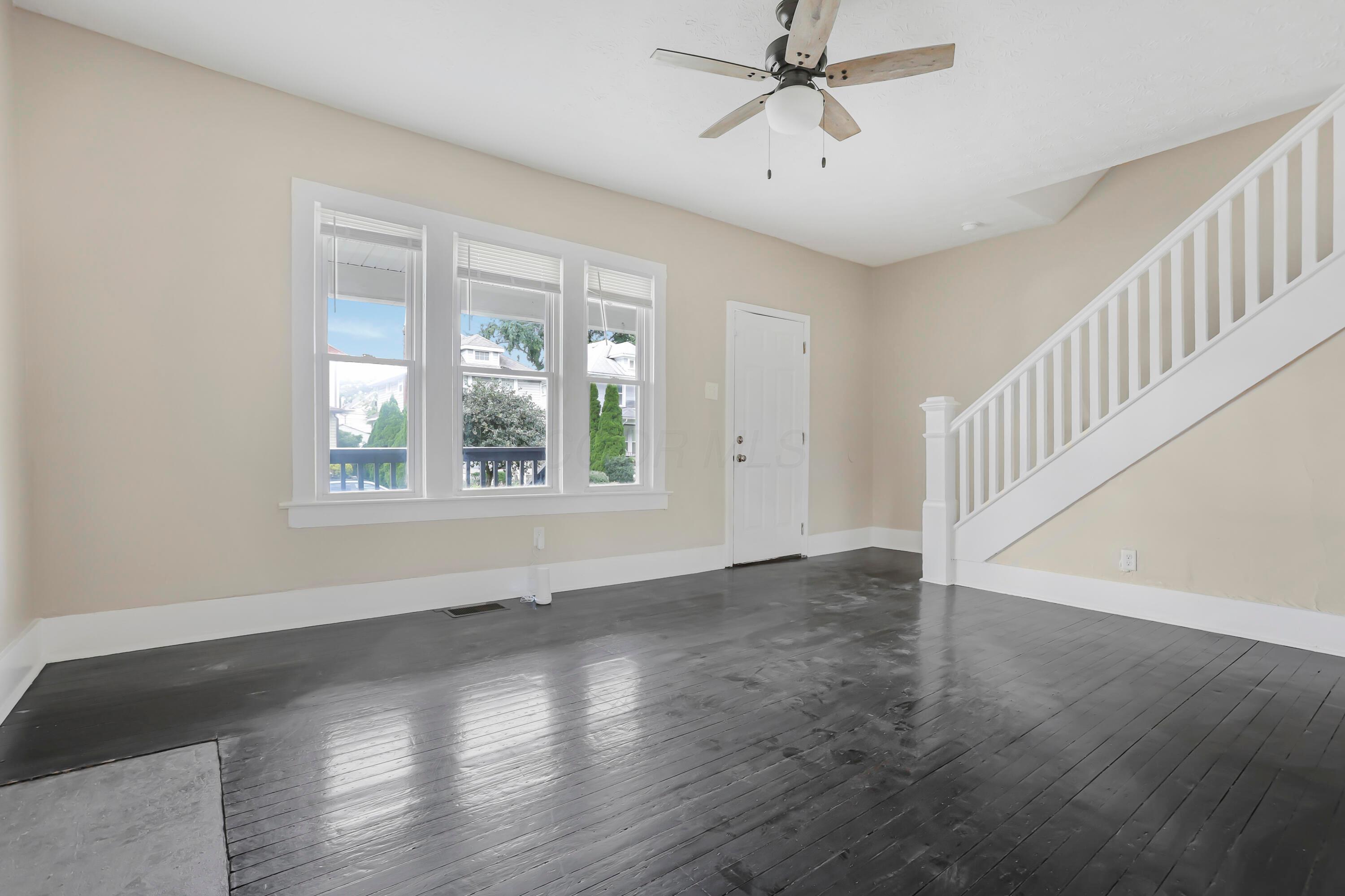 172 S Richardson Avenue Property Photo 8