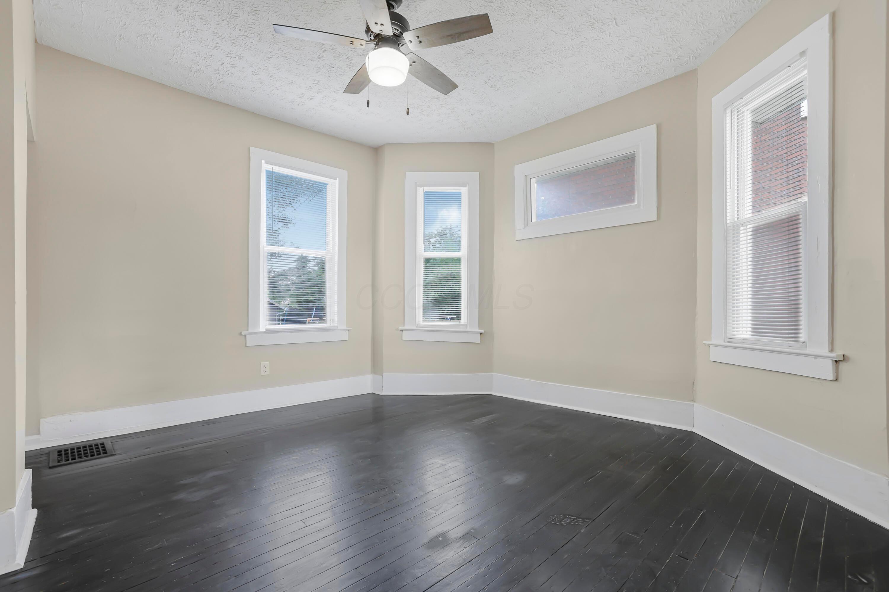 172 S Richardson Avenue Property Photo 11