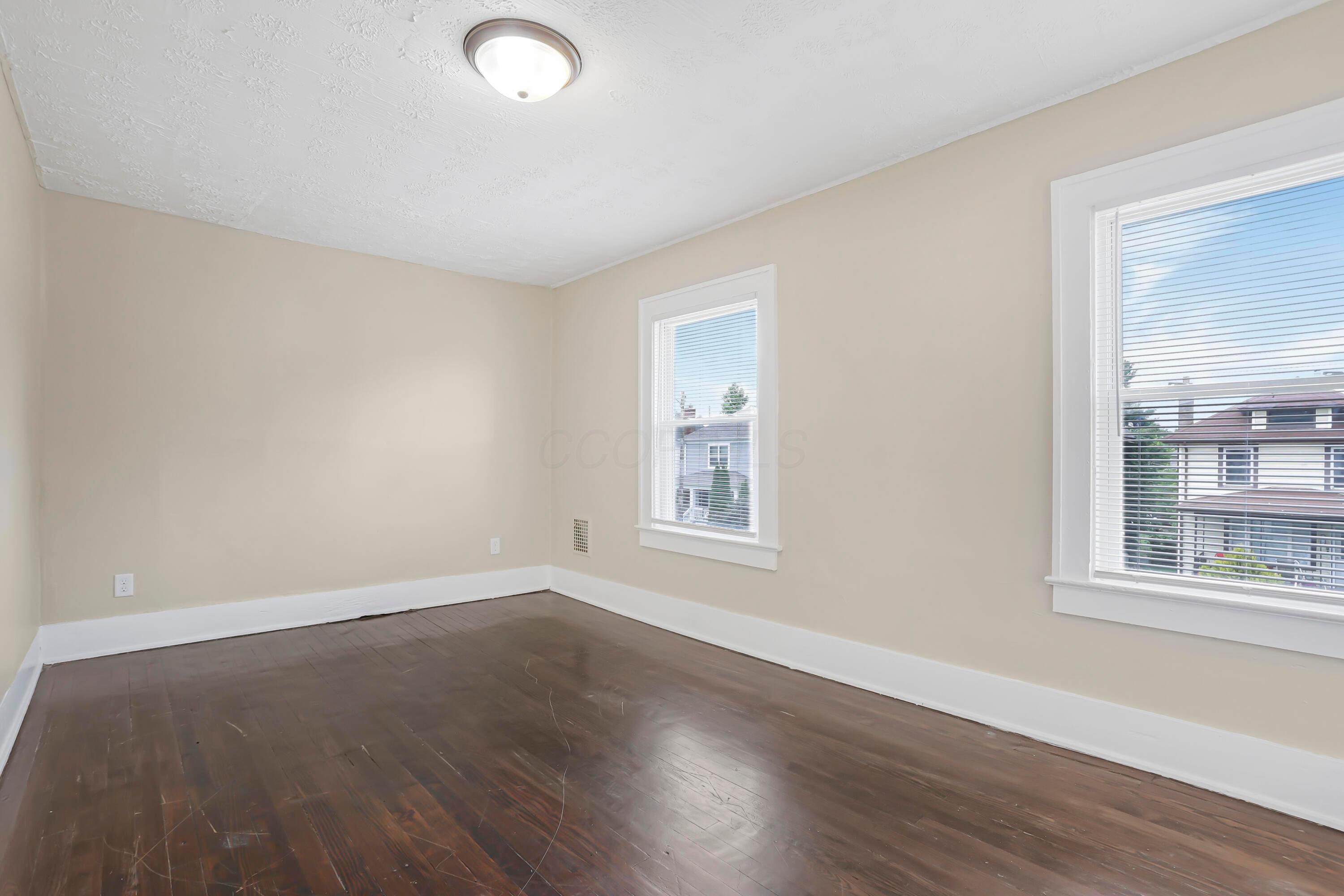 172 S Richardson Avenue Property Photo 21