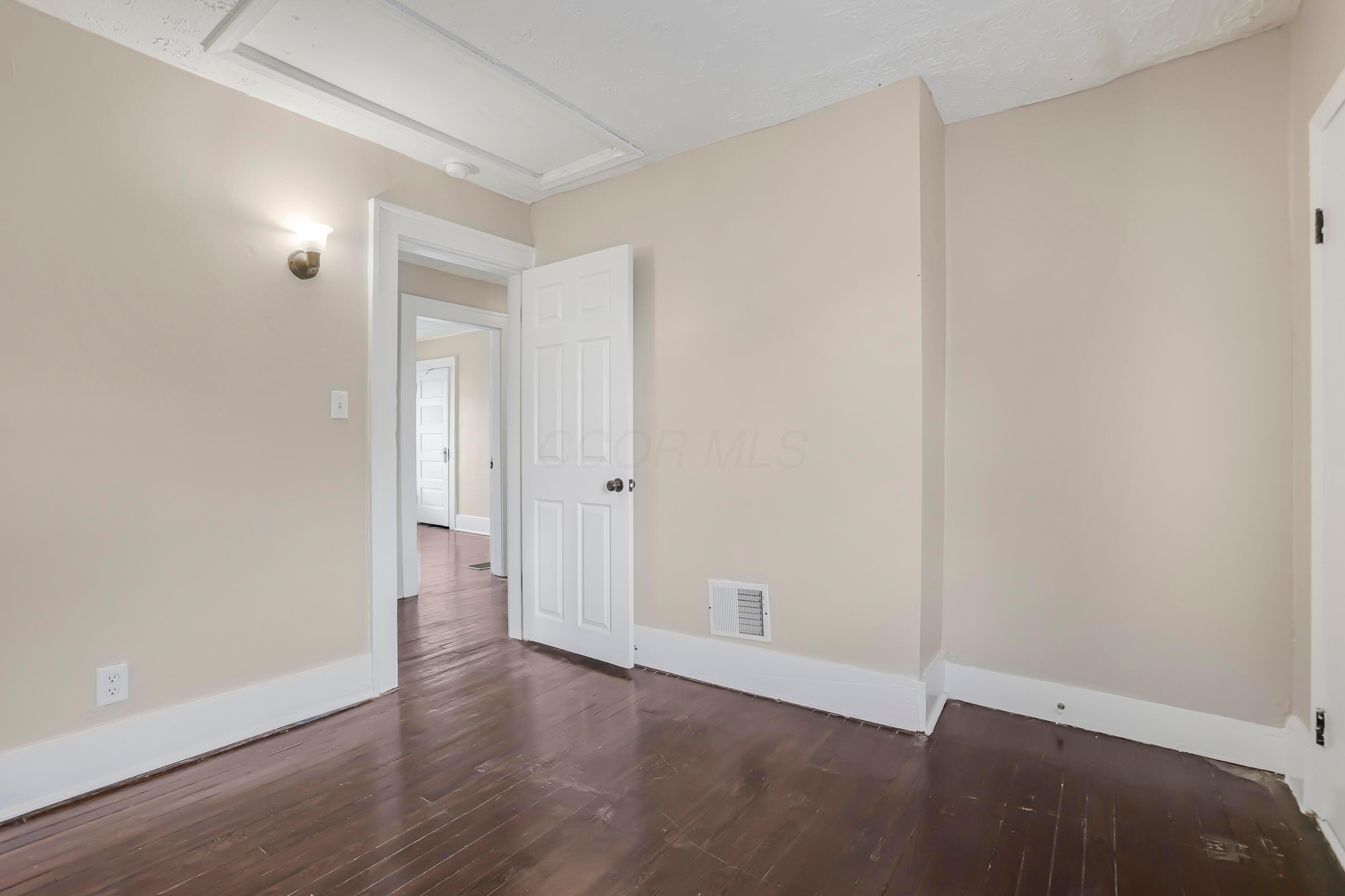 172 S Richardson Avenue Property Photo 28