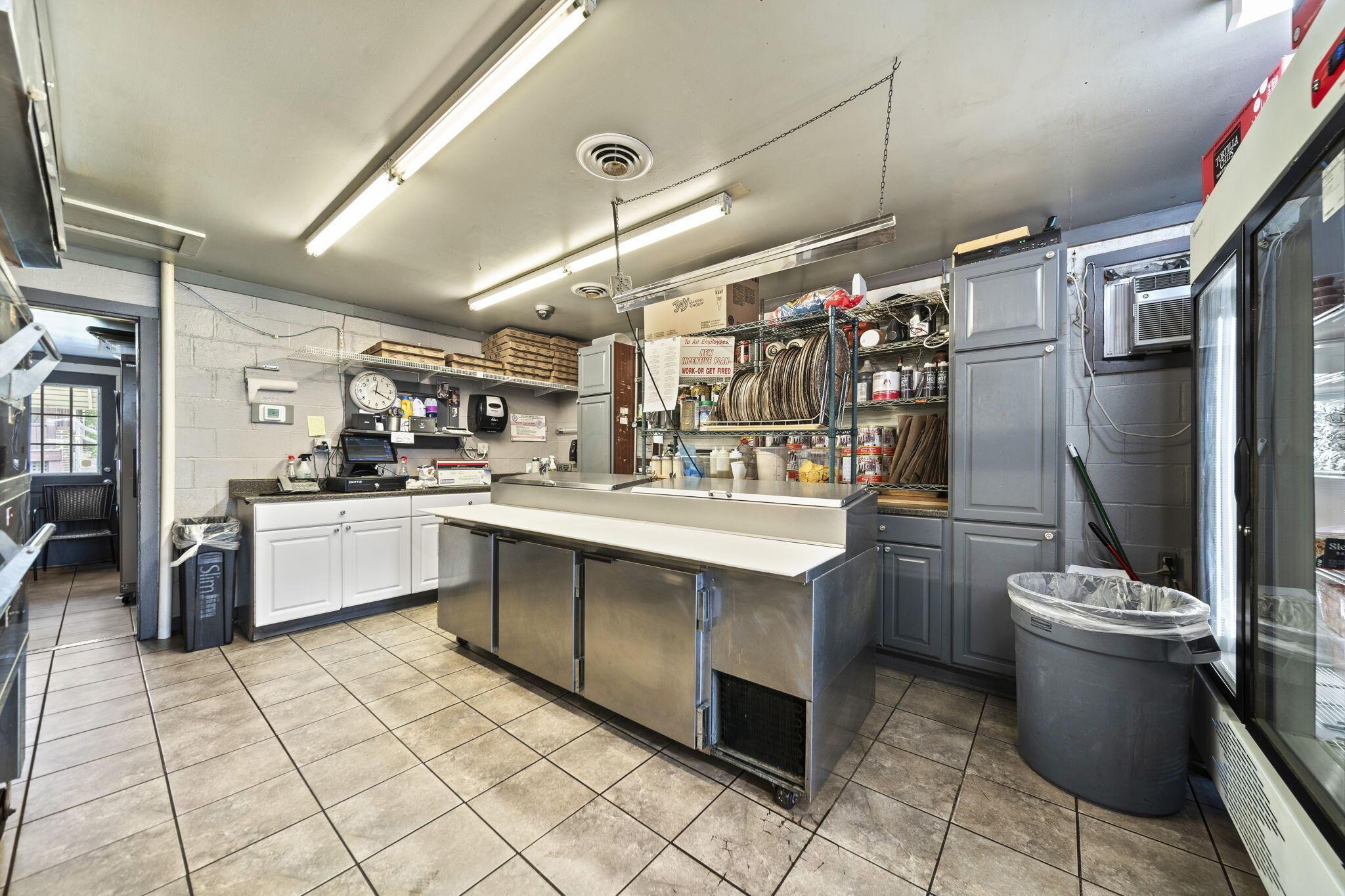 490 W 5th Street Property Photo 8