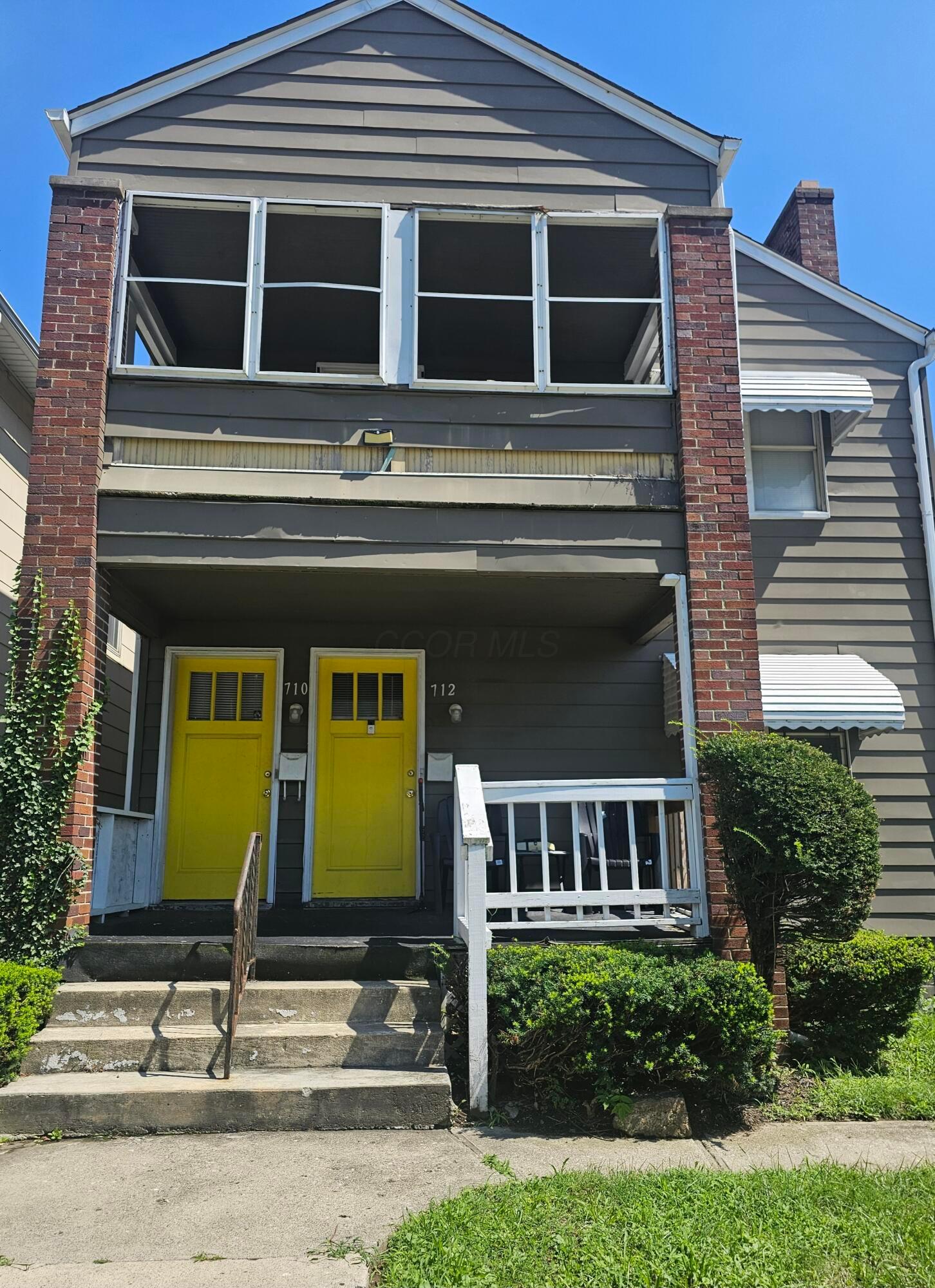 710 Kelton Avenue Property Photo 1