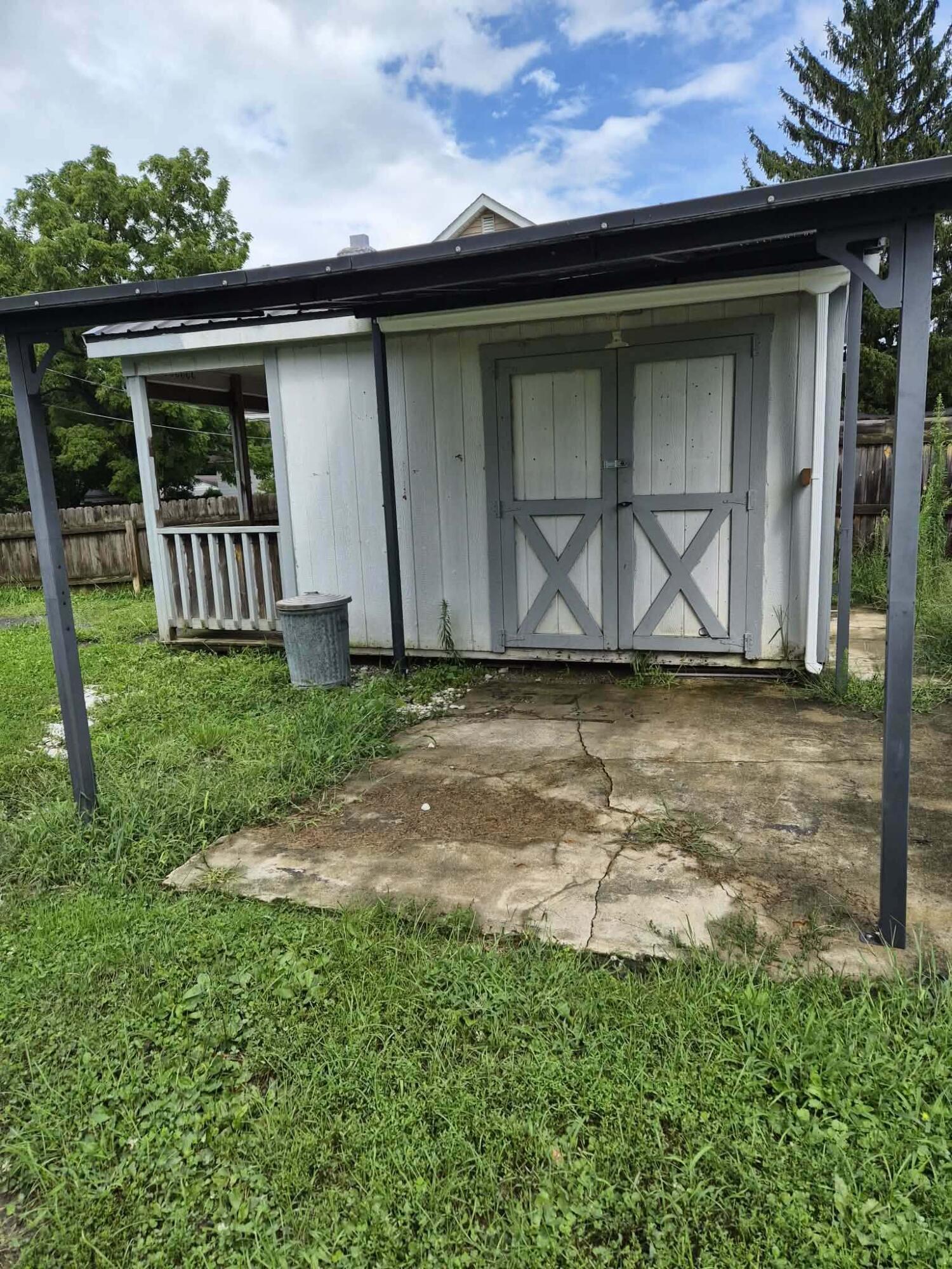 210 West Street Property Photo 5