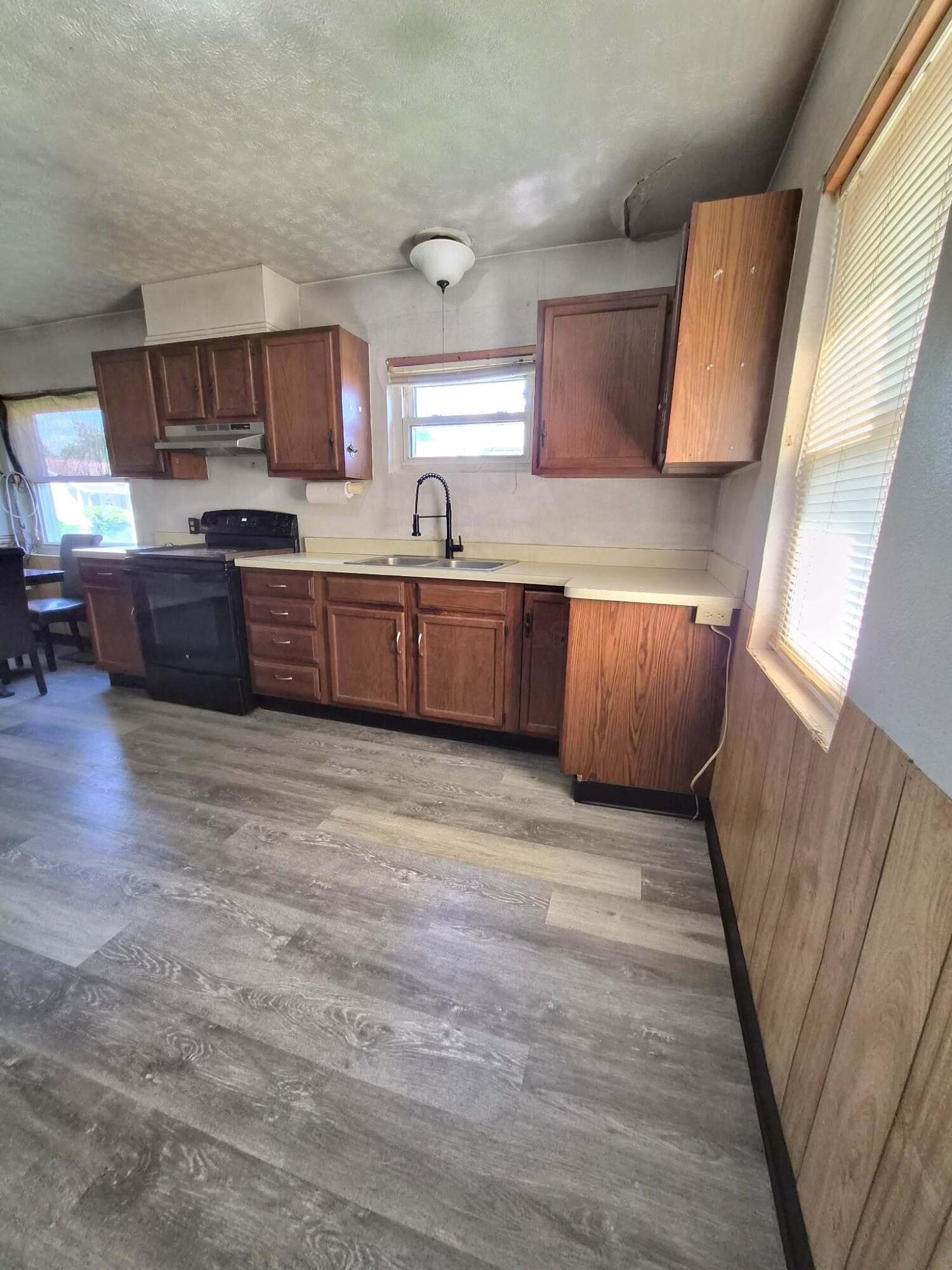 210 West Street Property Photo 11