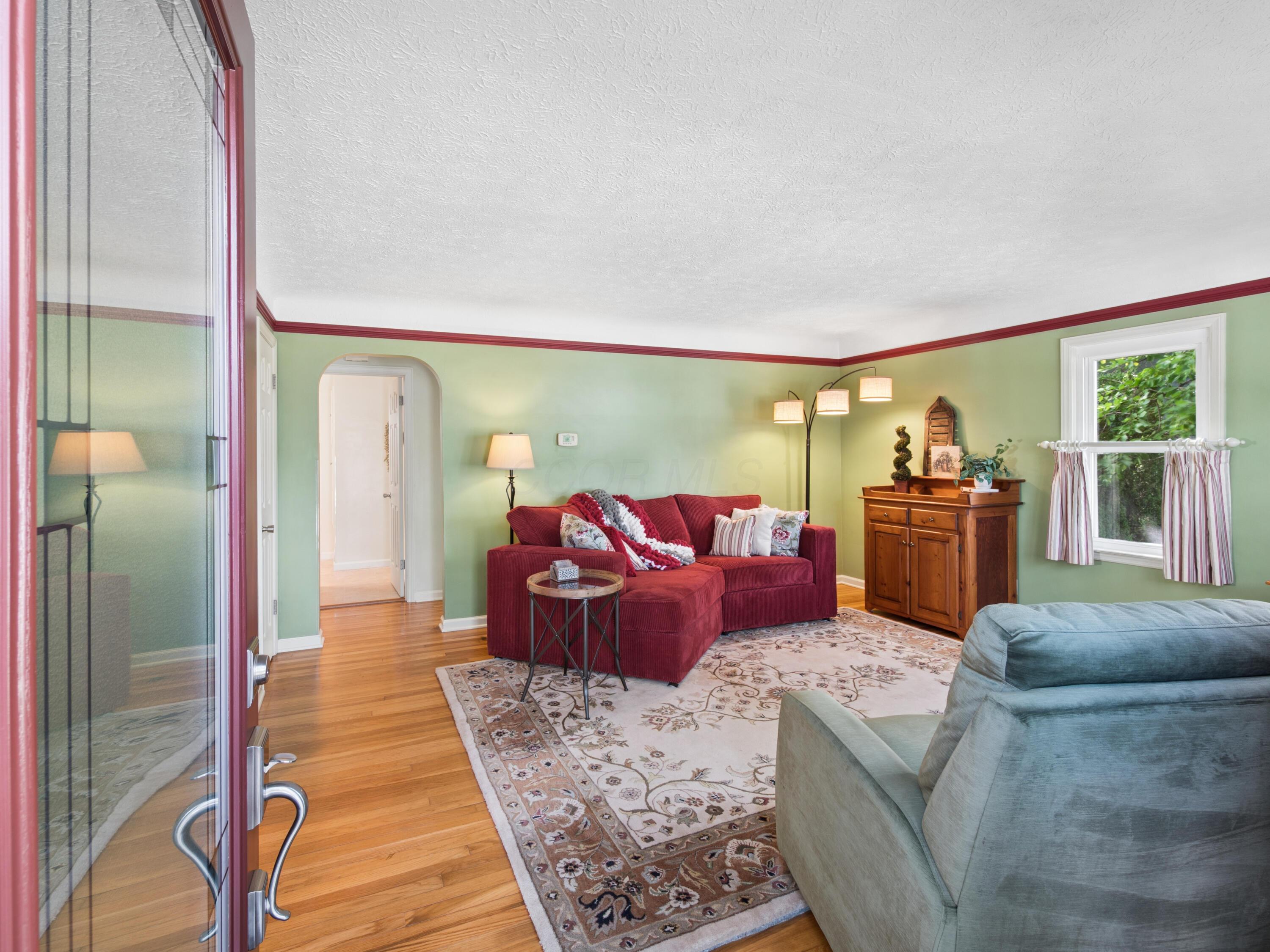 319 E Washington Avenue Property Photo 4