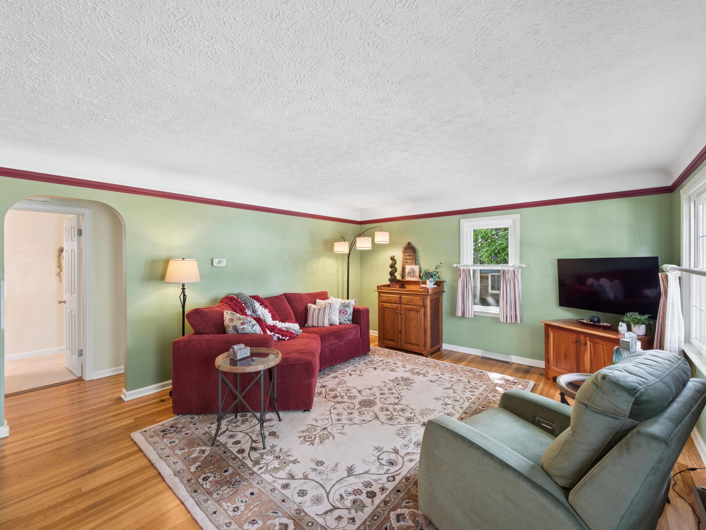 319 E Washington Avenue Property Photo 5