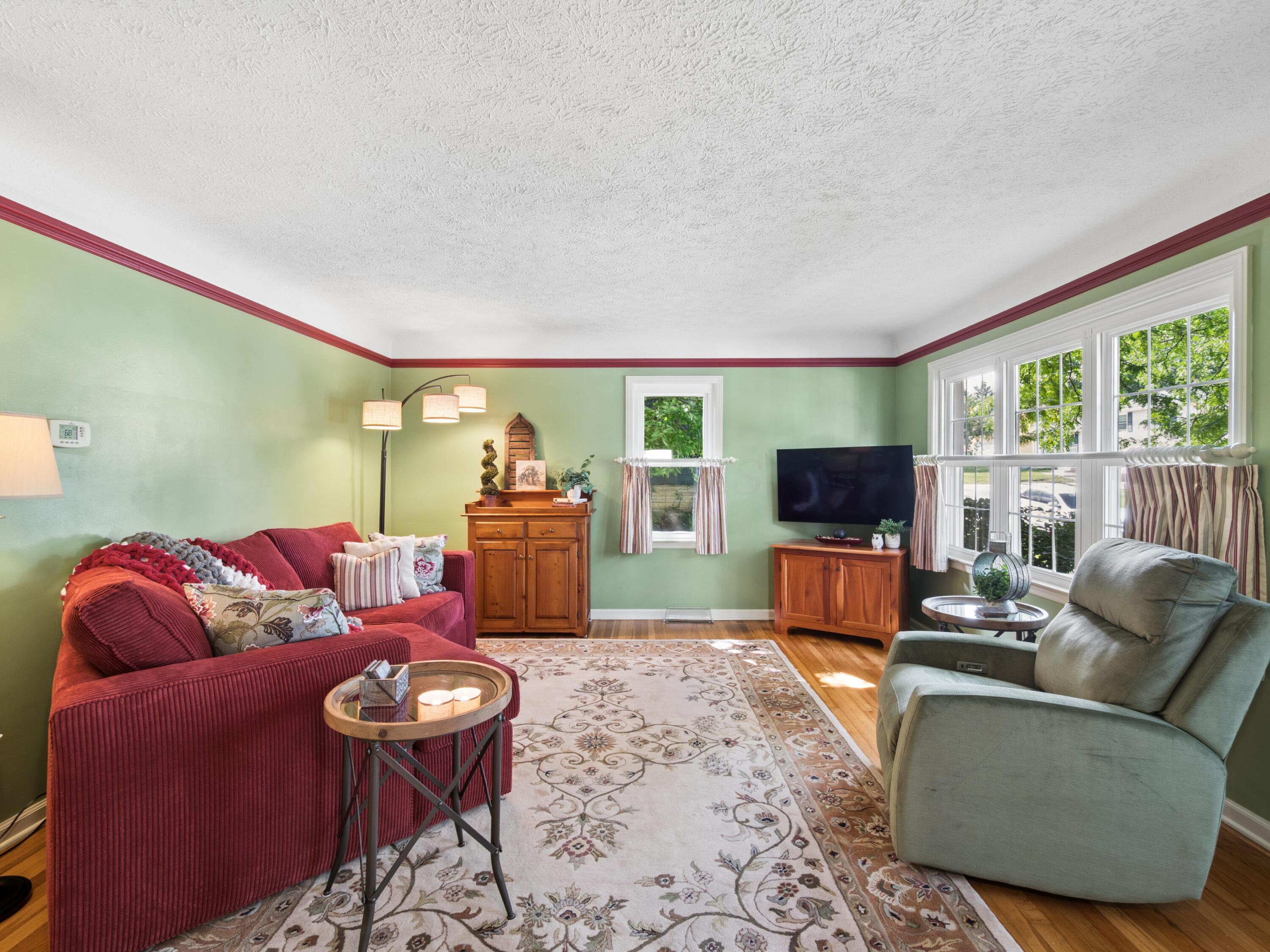 319 E Washington Avenue Property Photo 6