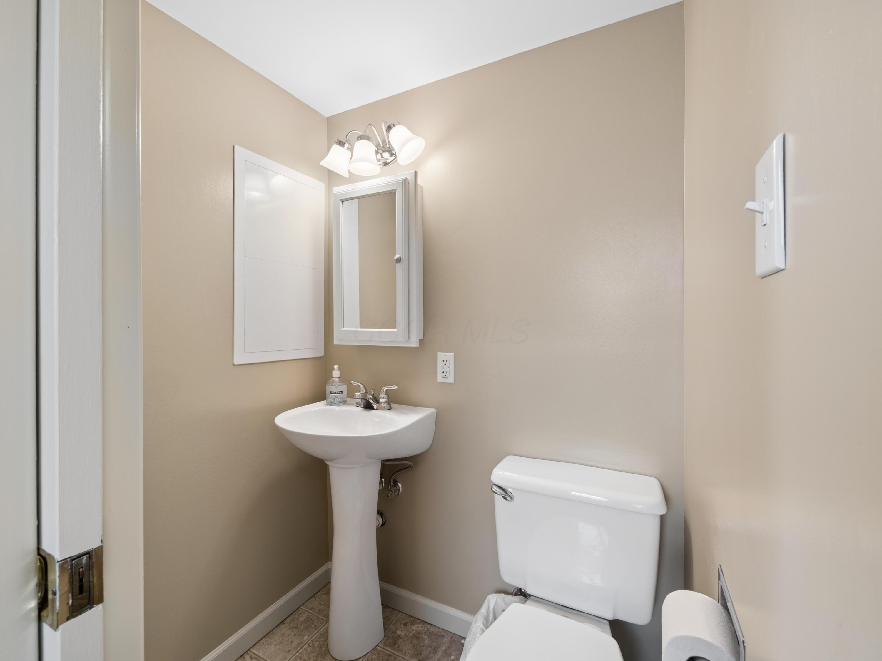 319 E Washington Avenue Property Photo 18