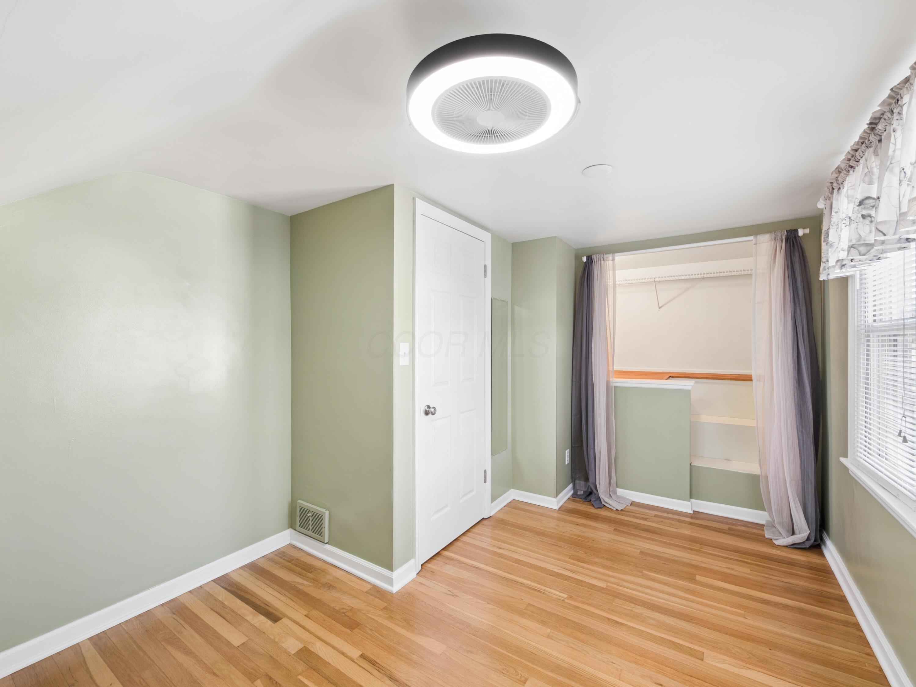 319 E Washington Avenue Property Photo 28