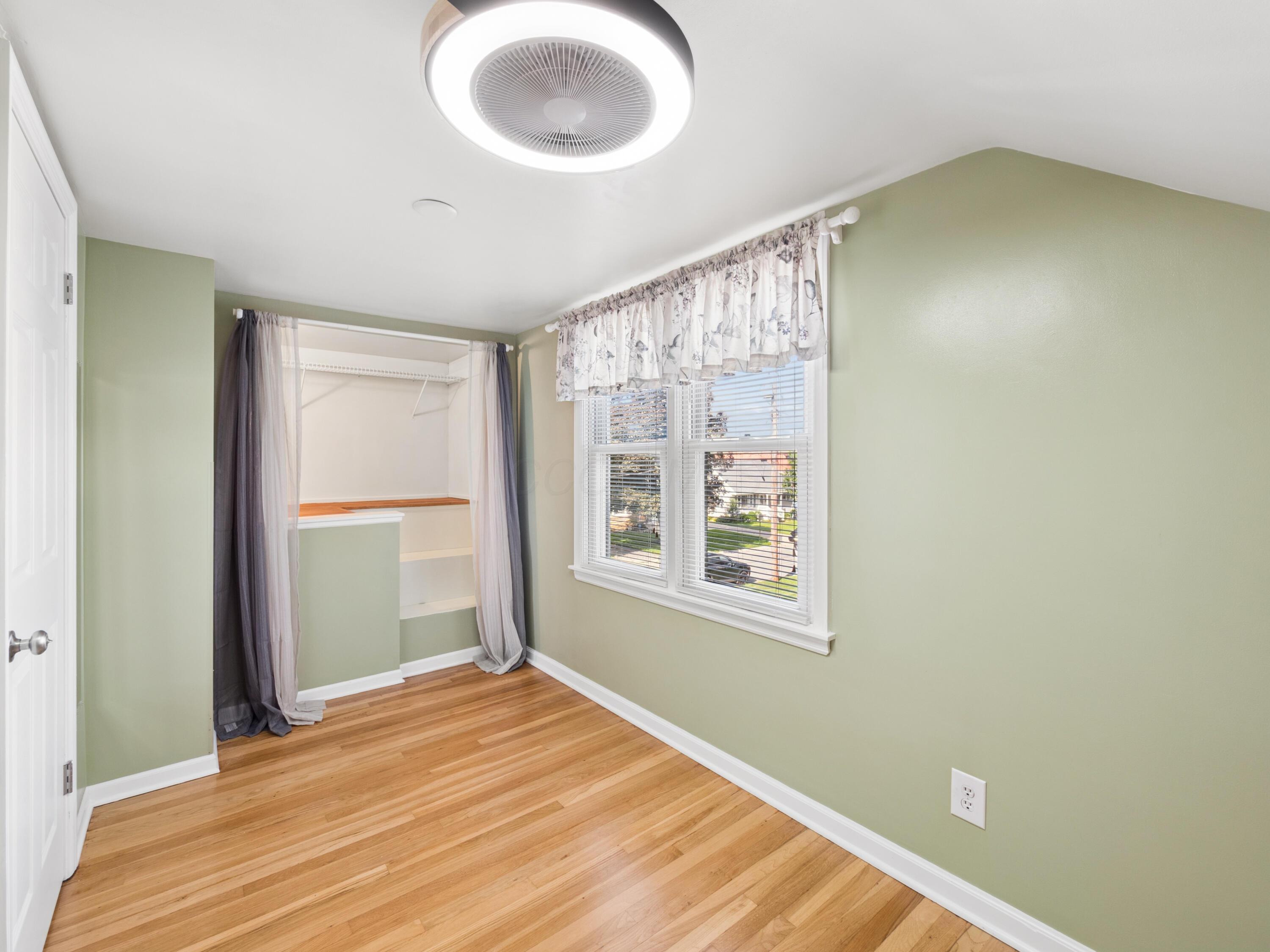 319 E Washington Avenue Property Photo 29