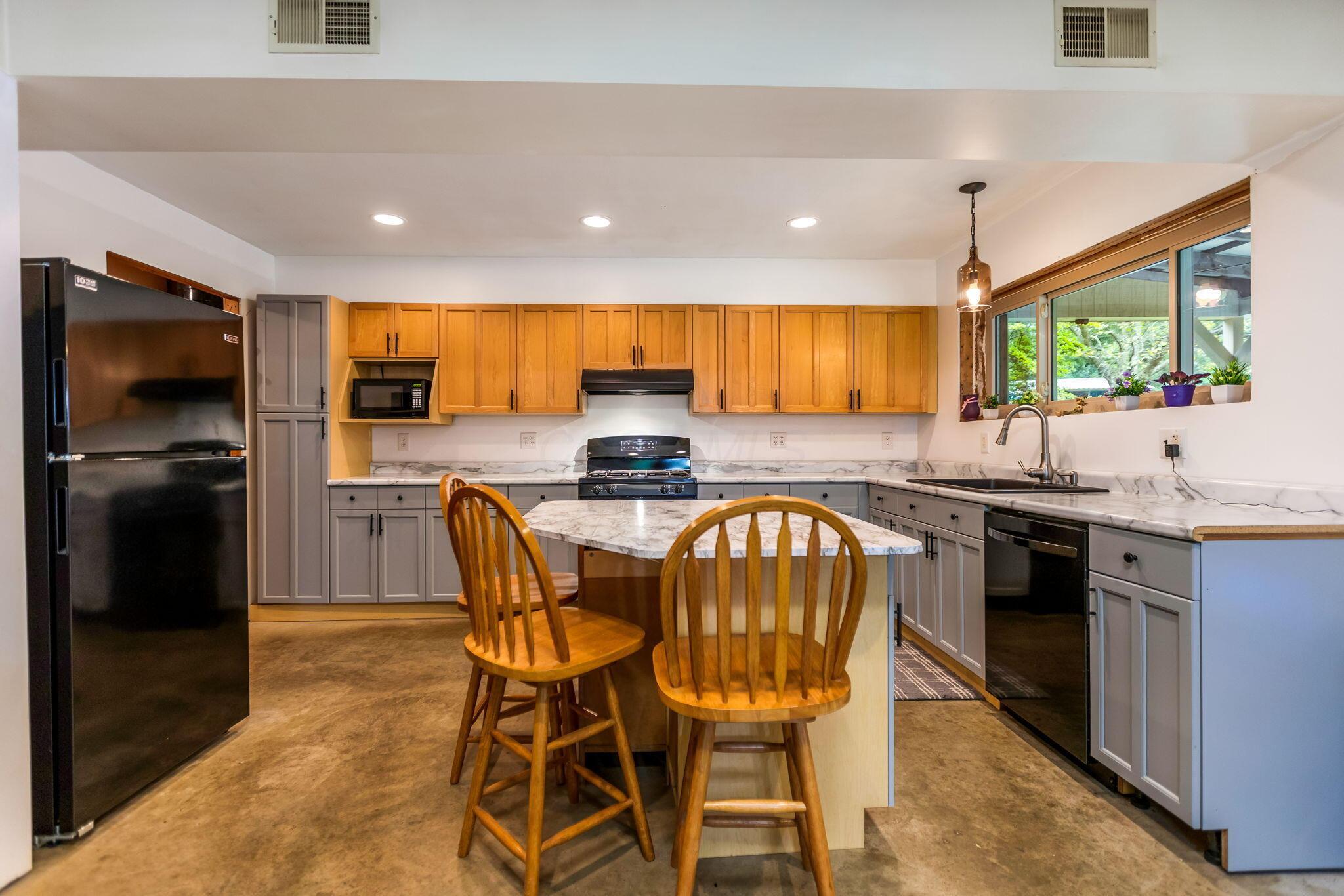 14933 Rhoads Road Property Photo 9