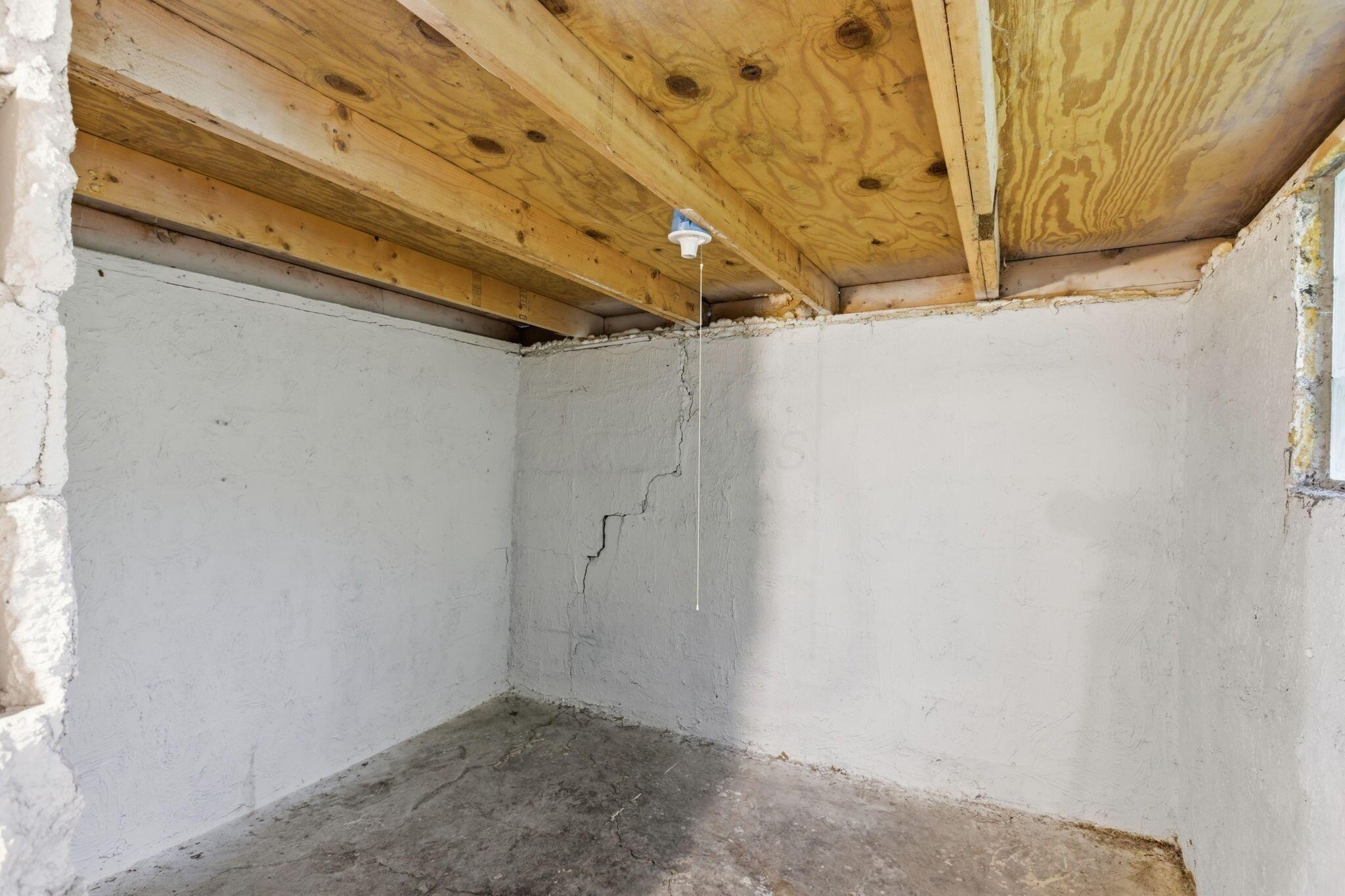 339 Wrexham Avenue Property Photo 27