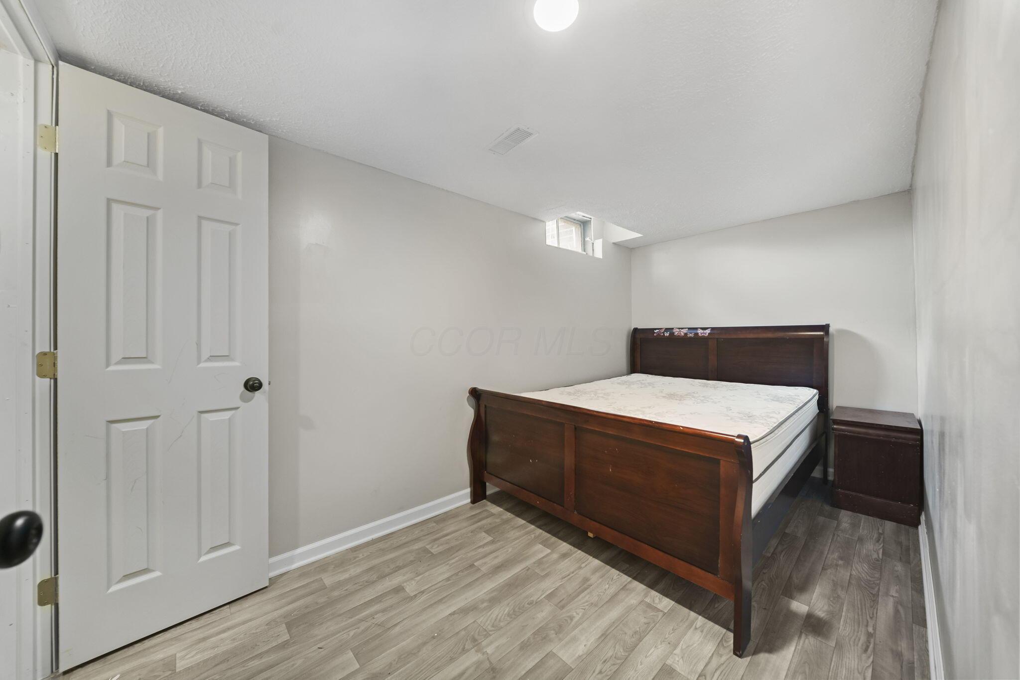 410 White Path Street Property Photo 30
