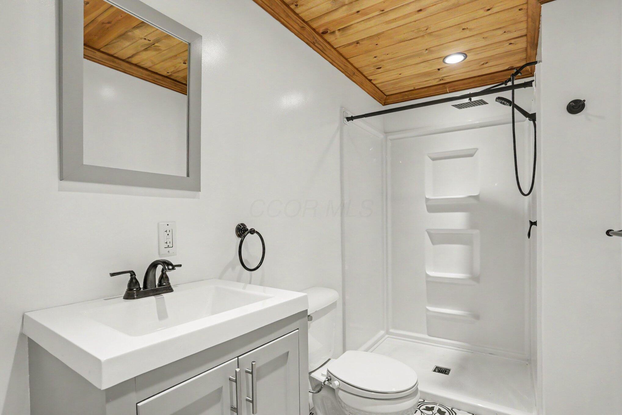 7 E Vine Street Property Photo 13