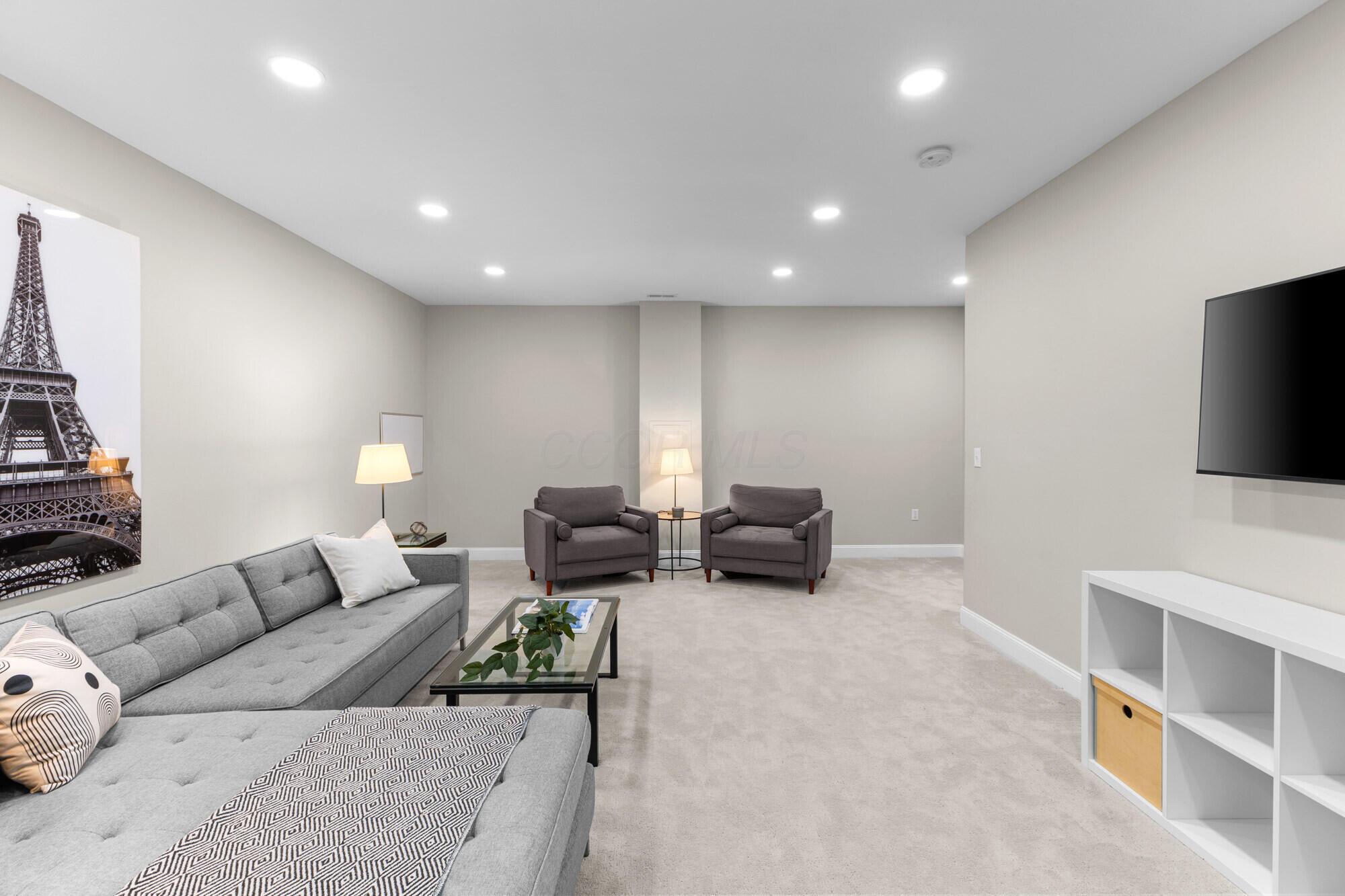 306 Neruda Avenue Property Photo 49