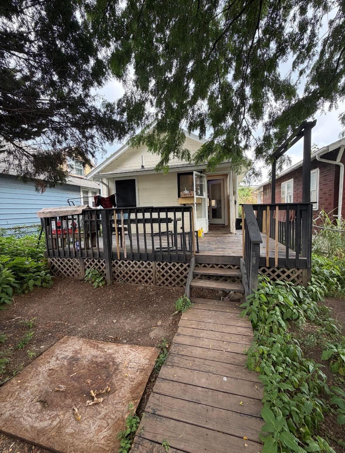 818 Thomas Avenue Property Photo 1