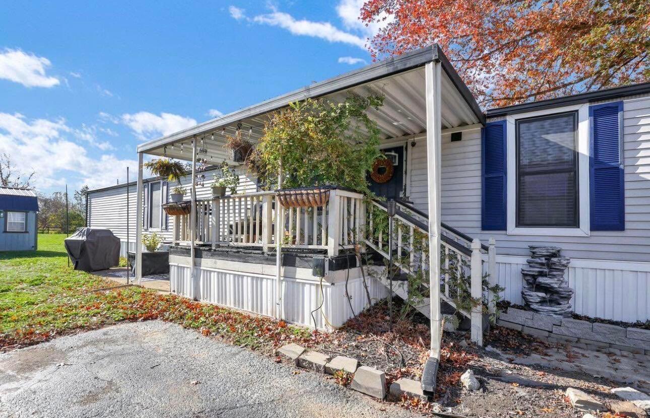 42 Deerpath Road Property Photo 4