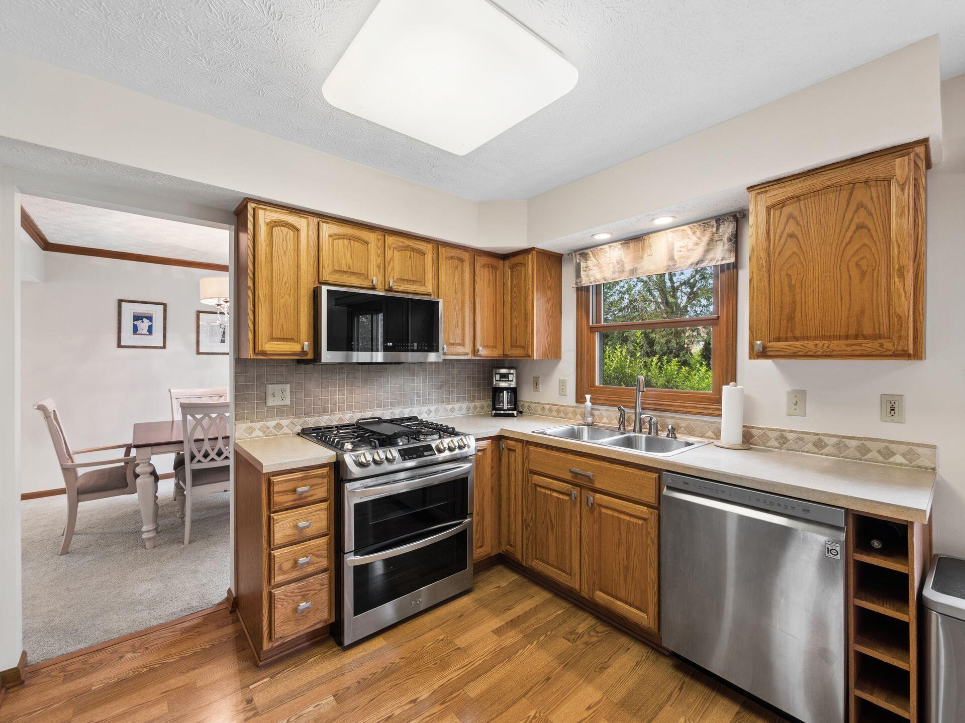 5856 Newbridge Drive Property Photo 12