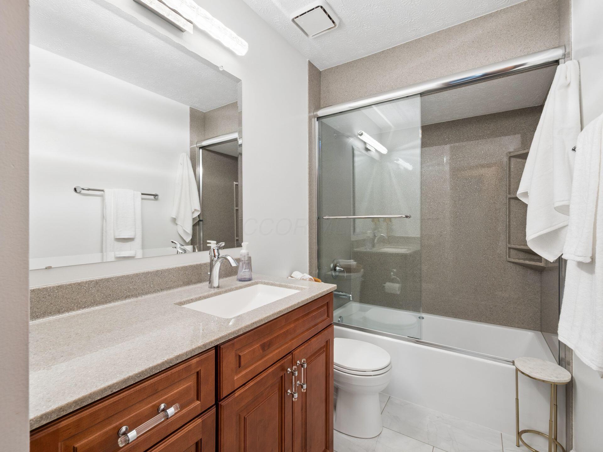 5856 Newbridge Drive Property Photo 25