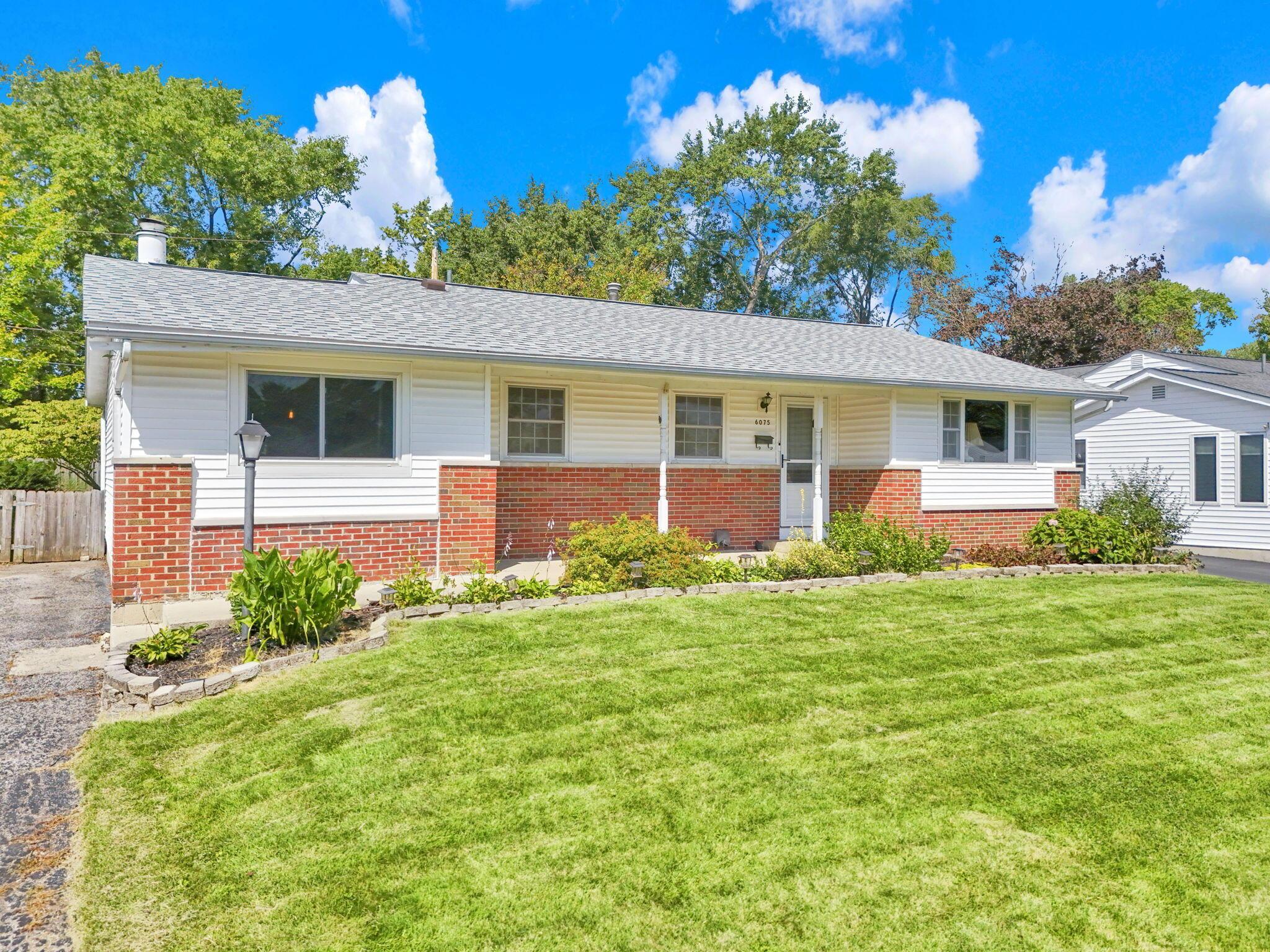 6075 Burnley Square E Property Photo 1