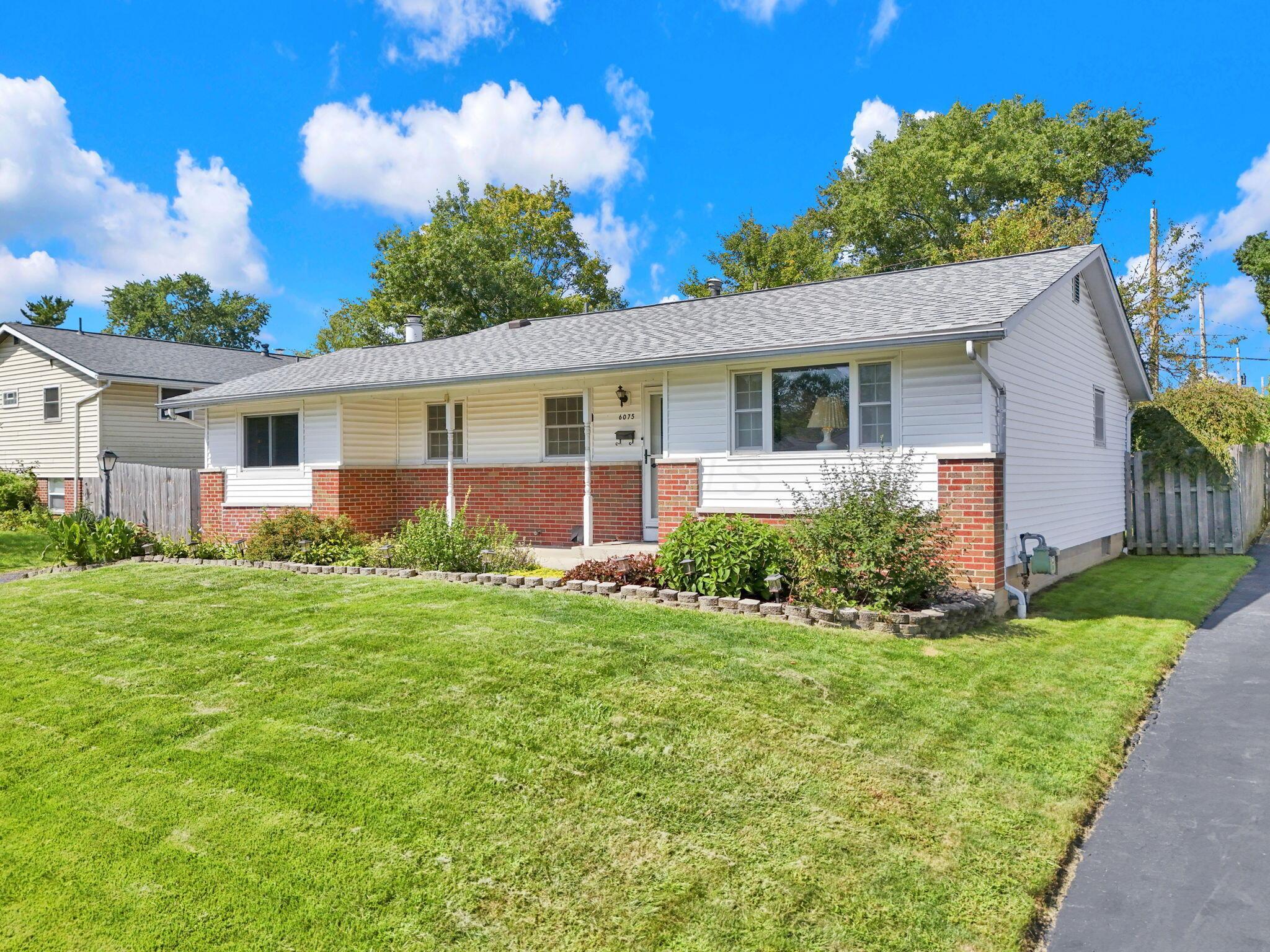 6075 Burnley Square E Property Photo 3