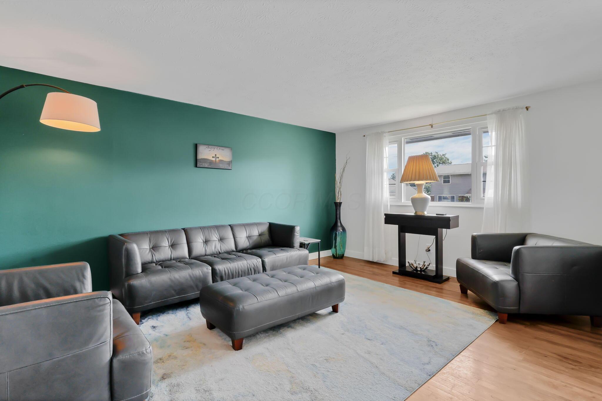 6075 Burnley Square E Property Photo 6