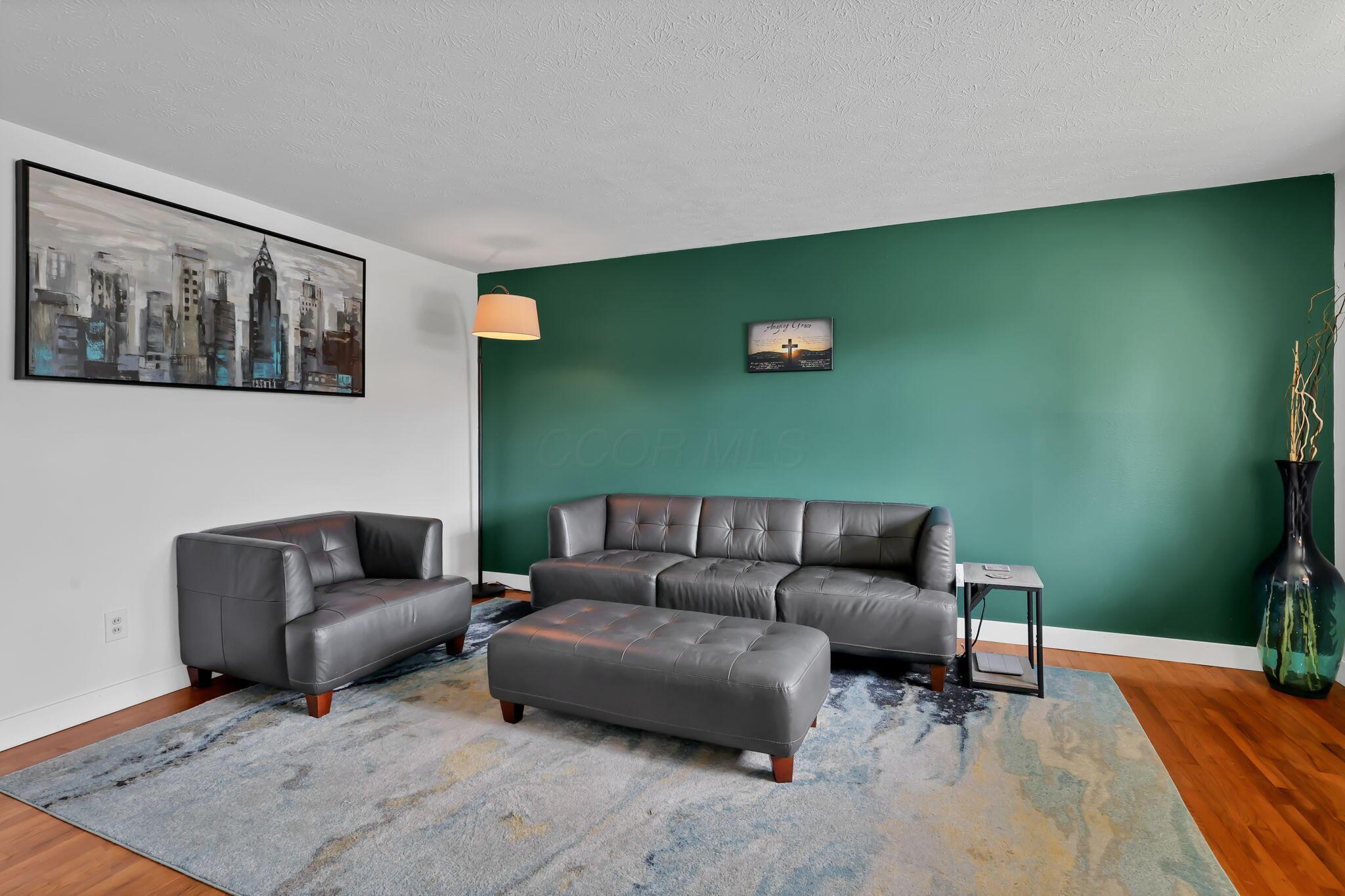6075 Burnley Square E Property Photo 7
