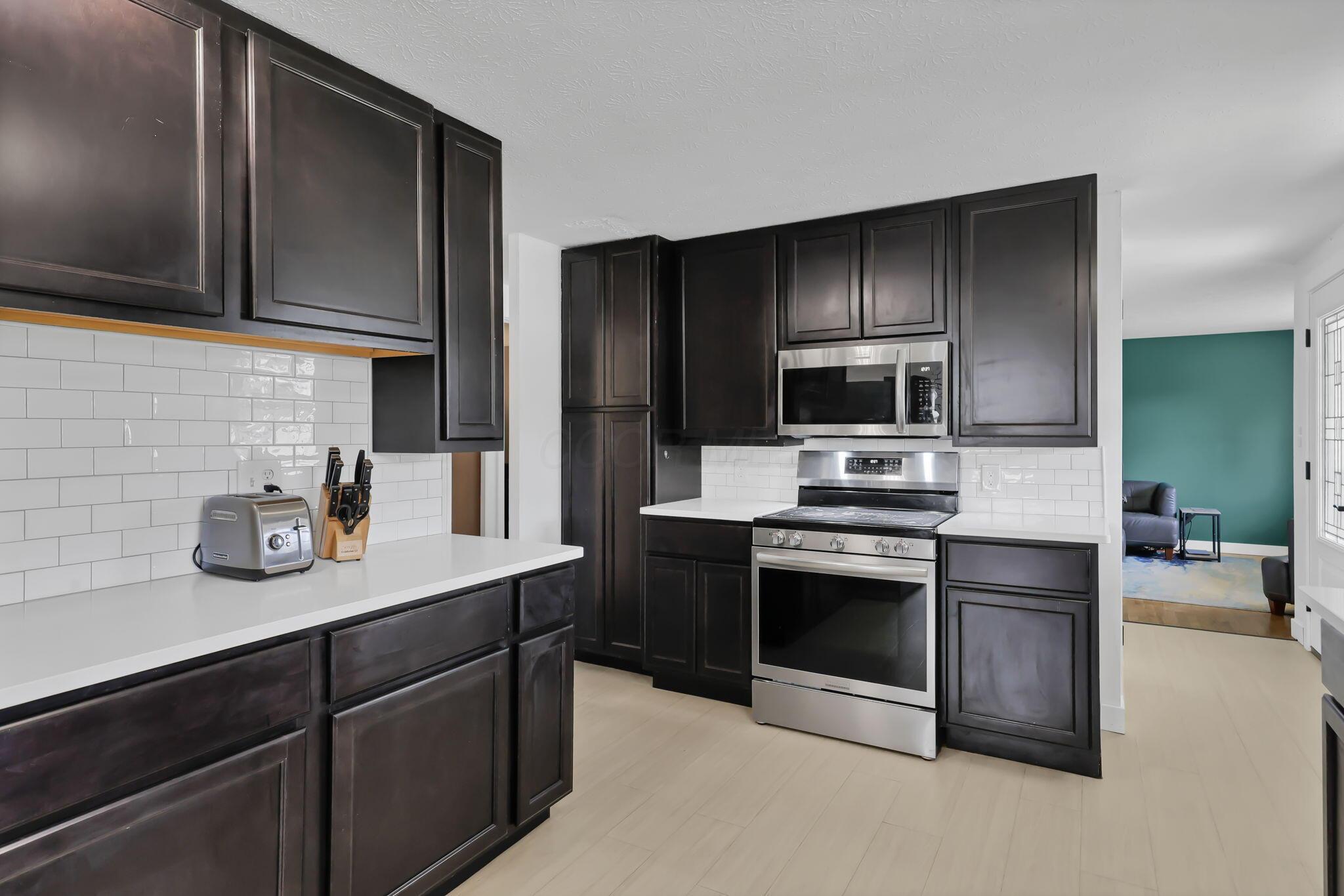 6075 Burnley Square E Property Photo 10