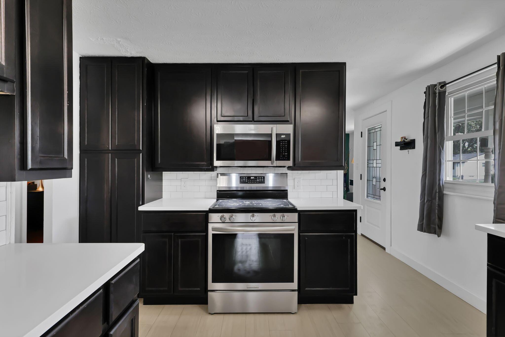 6075 Burnley Square E Property Photo 11