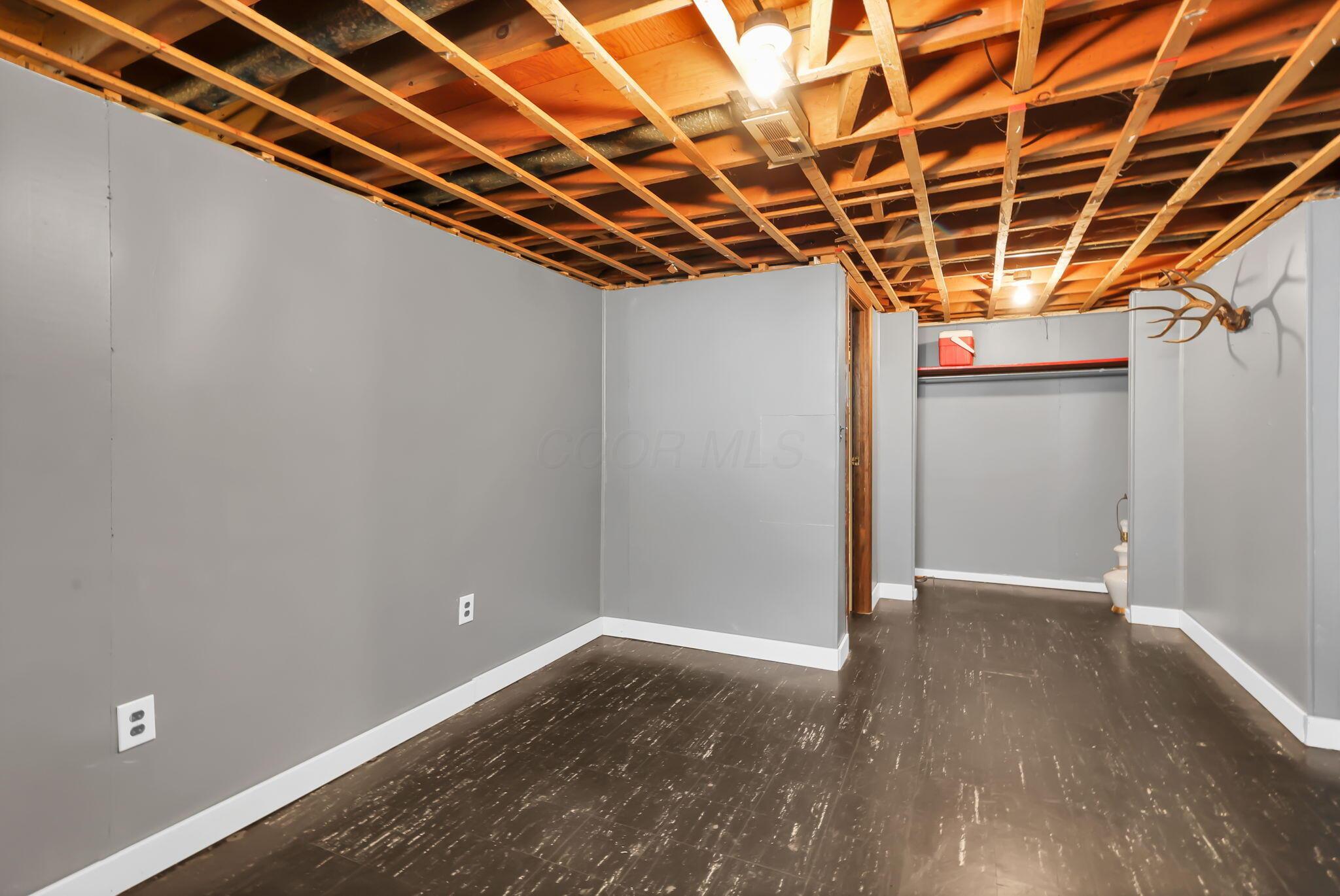 6075 Burnley Square E Property Photo 31