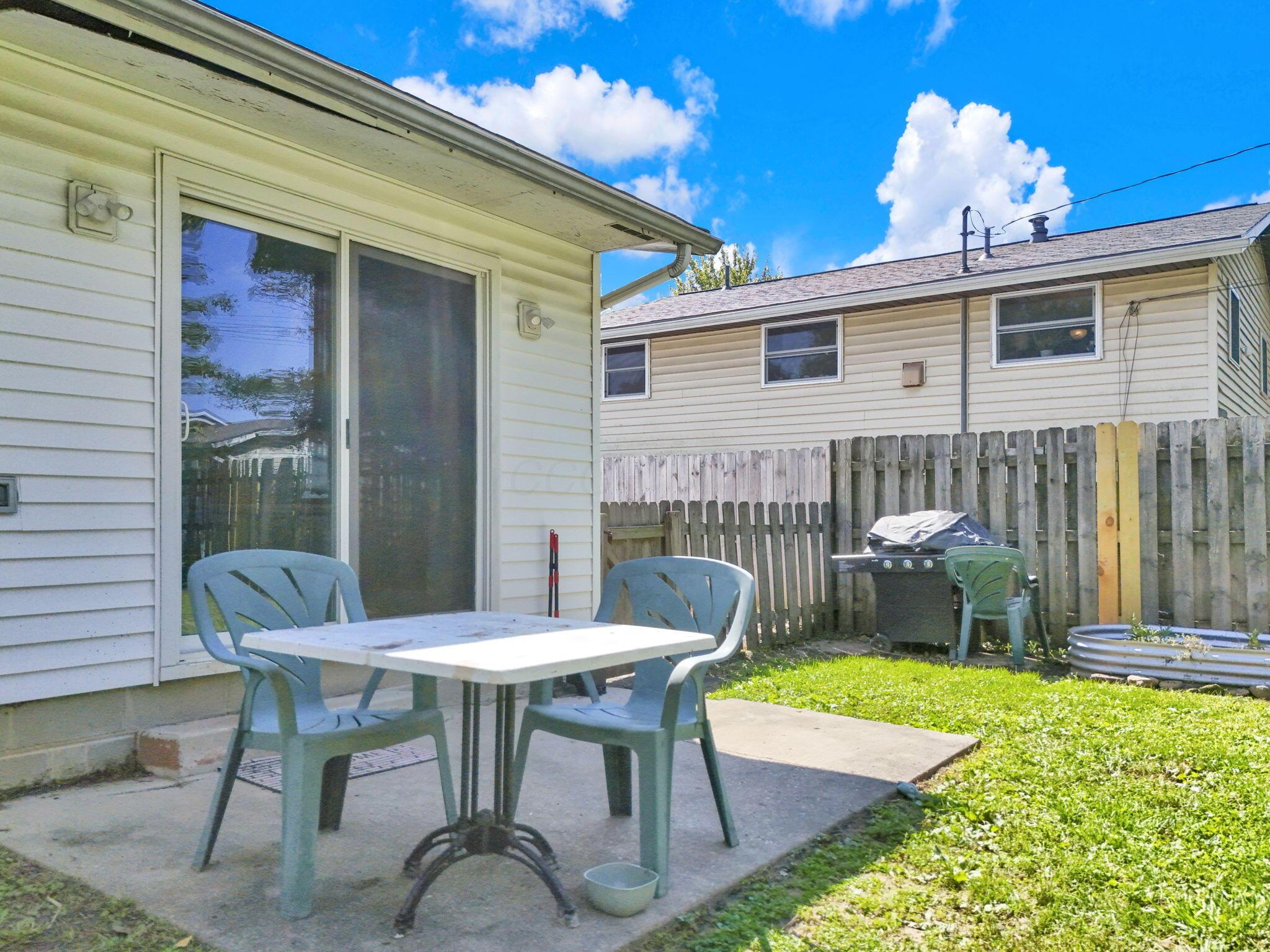 6075 Burnley Square E Property Photo 38