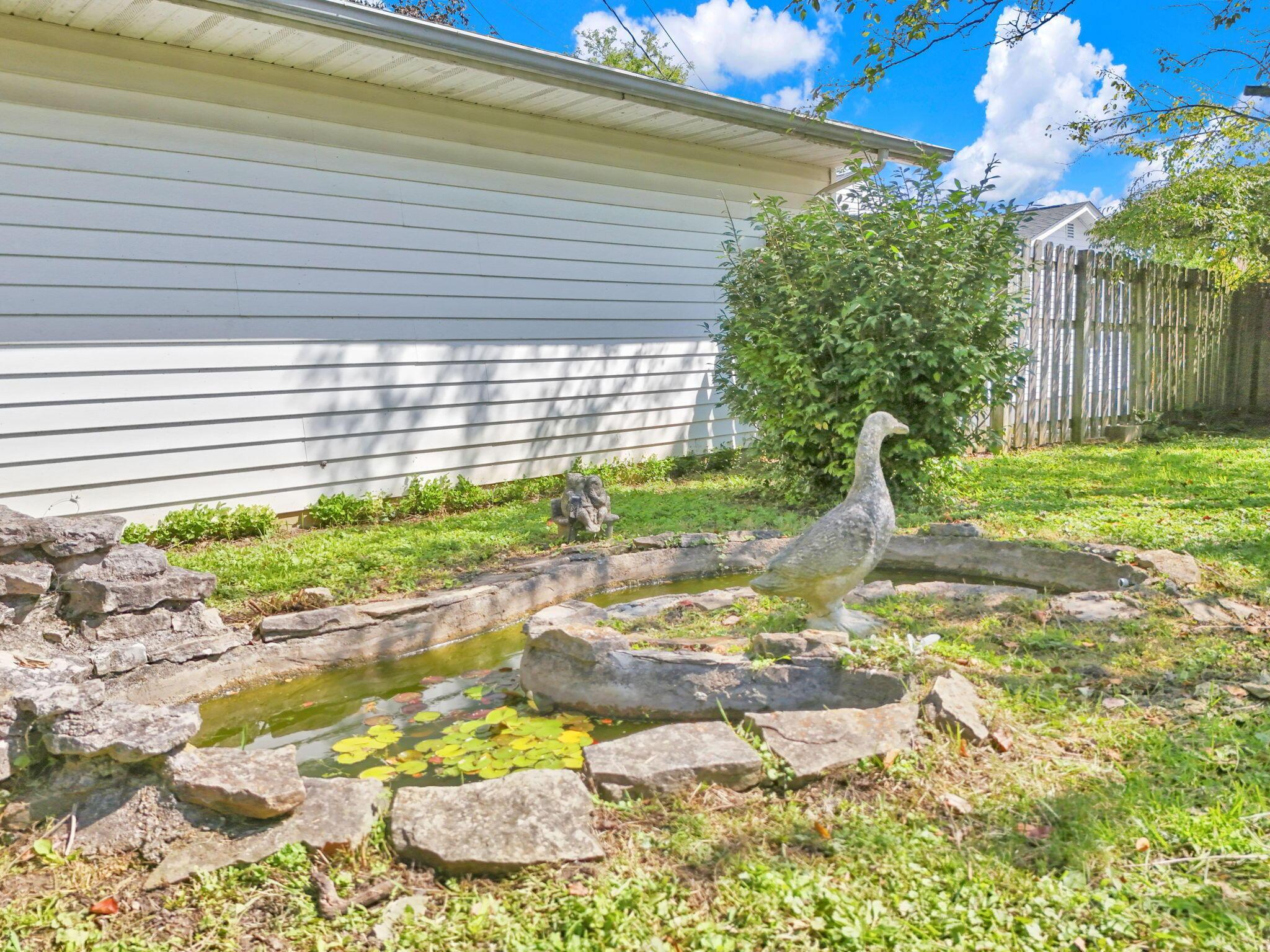 6075 Burnley Square E Property Photo 42