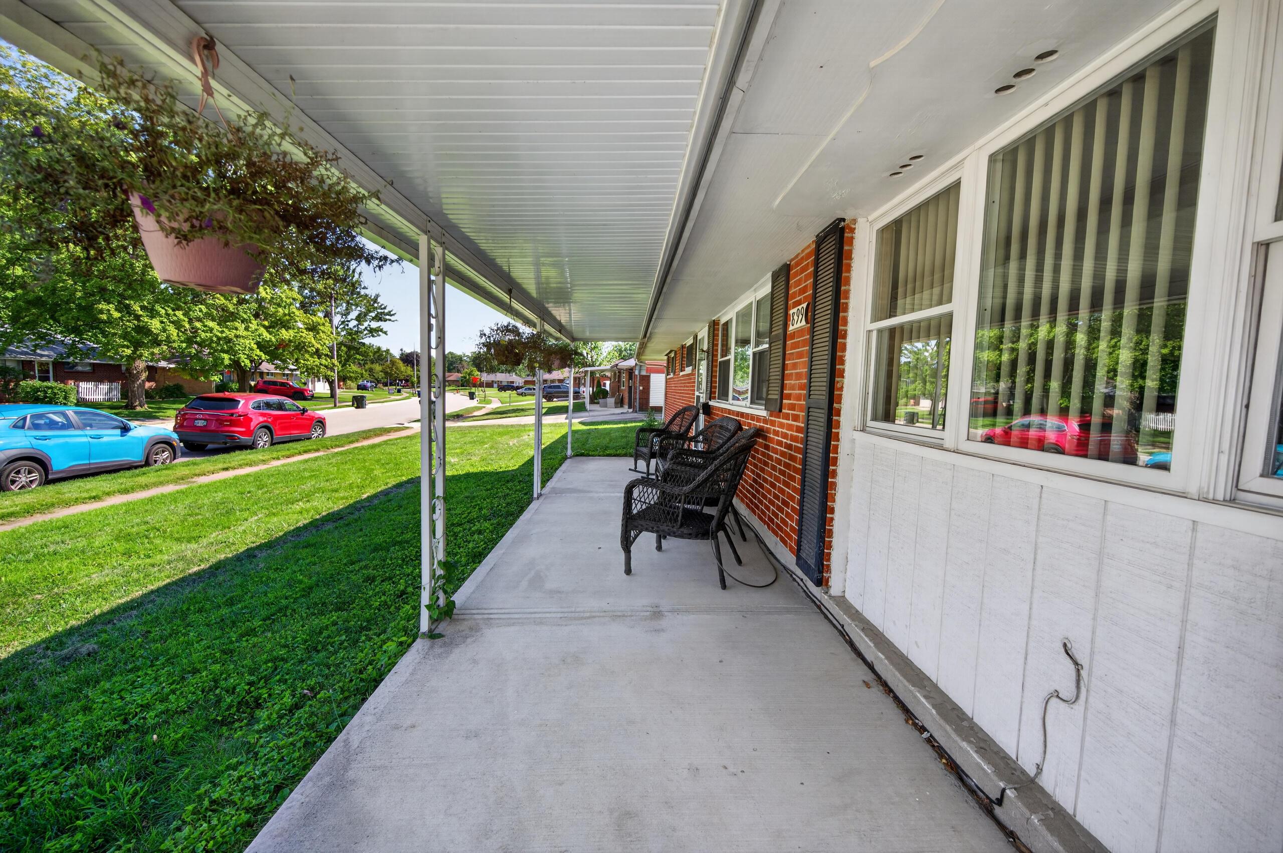 899 W Stephen Drive W Property Photo 3