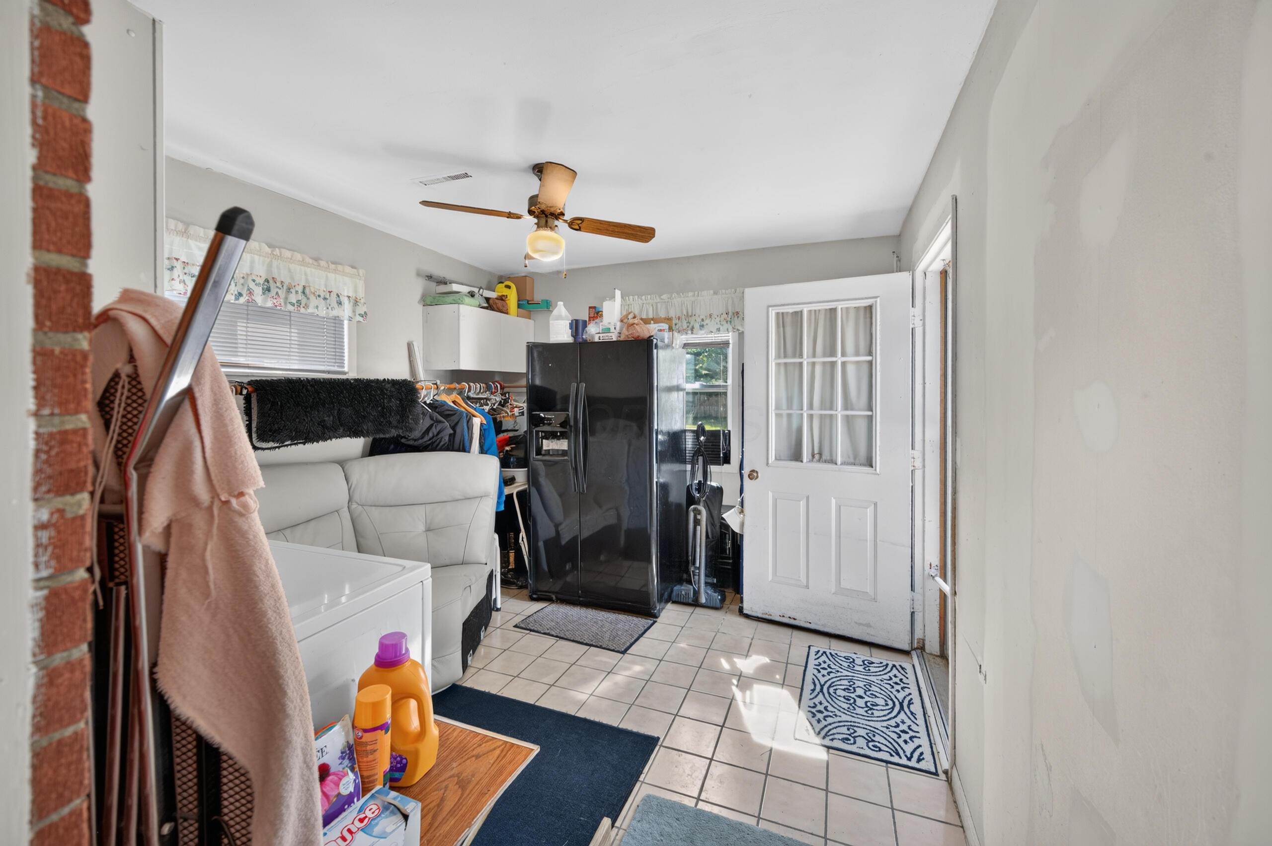 899 W Stephen Drive W Property Photo 17