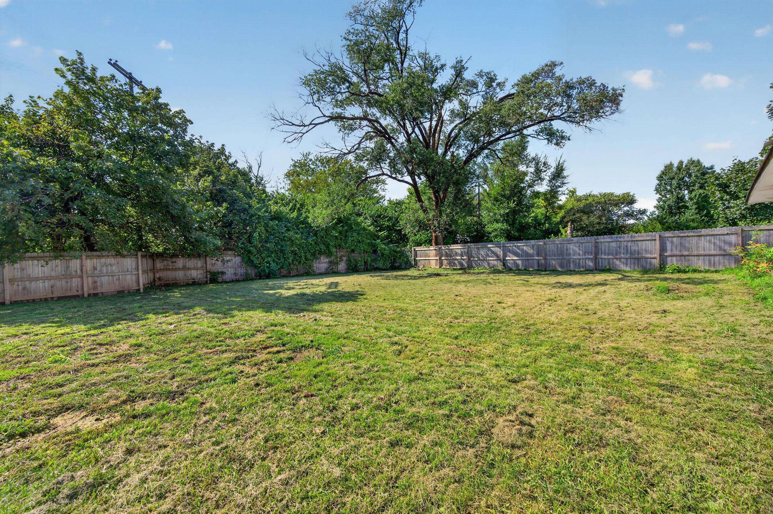 899 W Stephen Drive W Property Photo 23